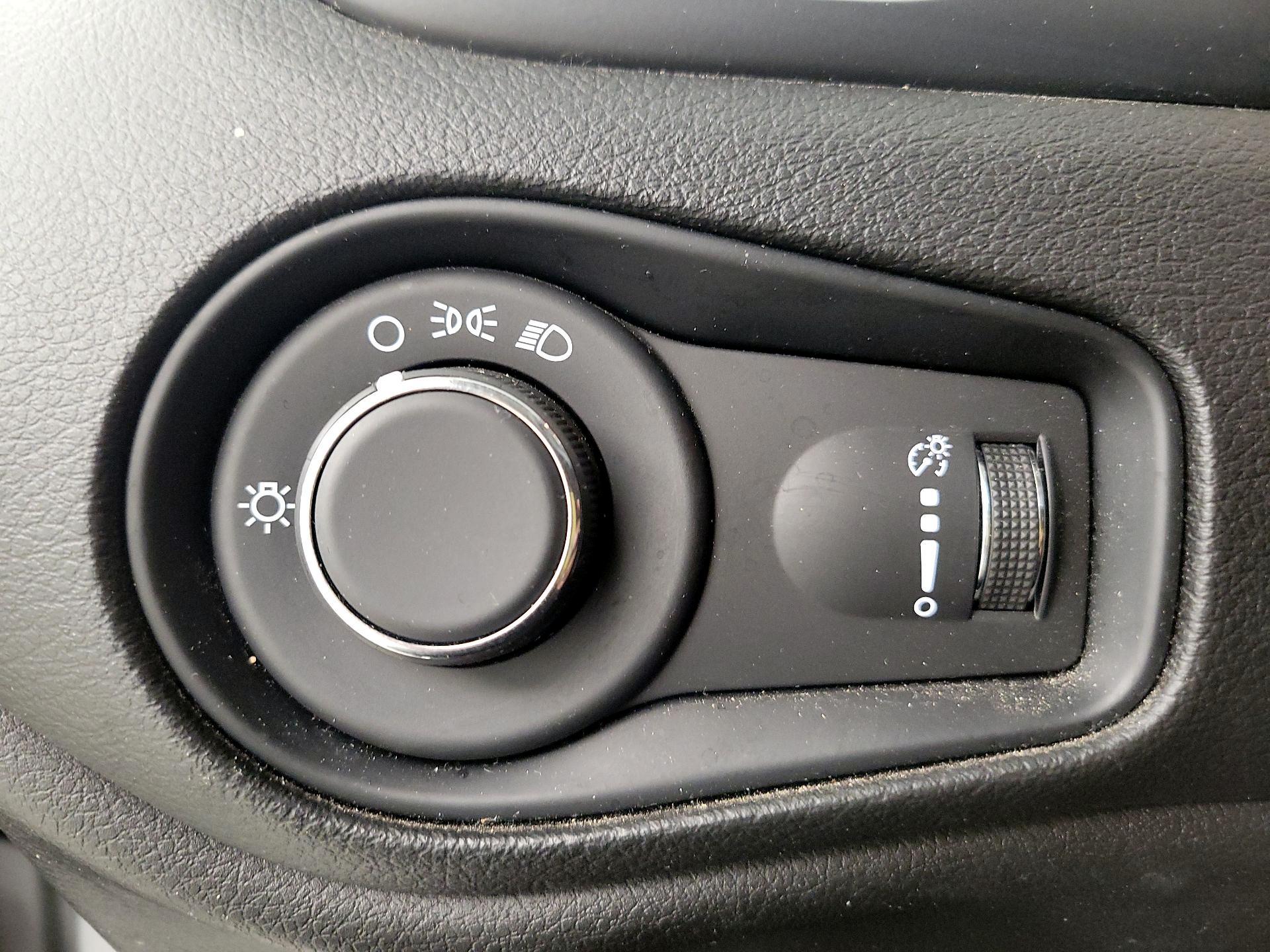 Thumbnail: 2021 Jeep Renegade - 13