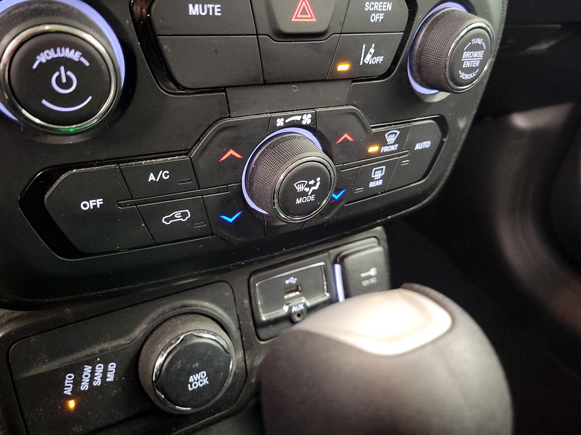 Thumbnail: 2021 Jeep Renegade - 16