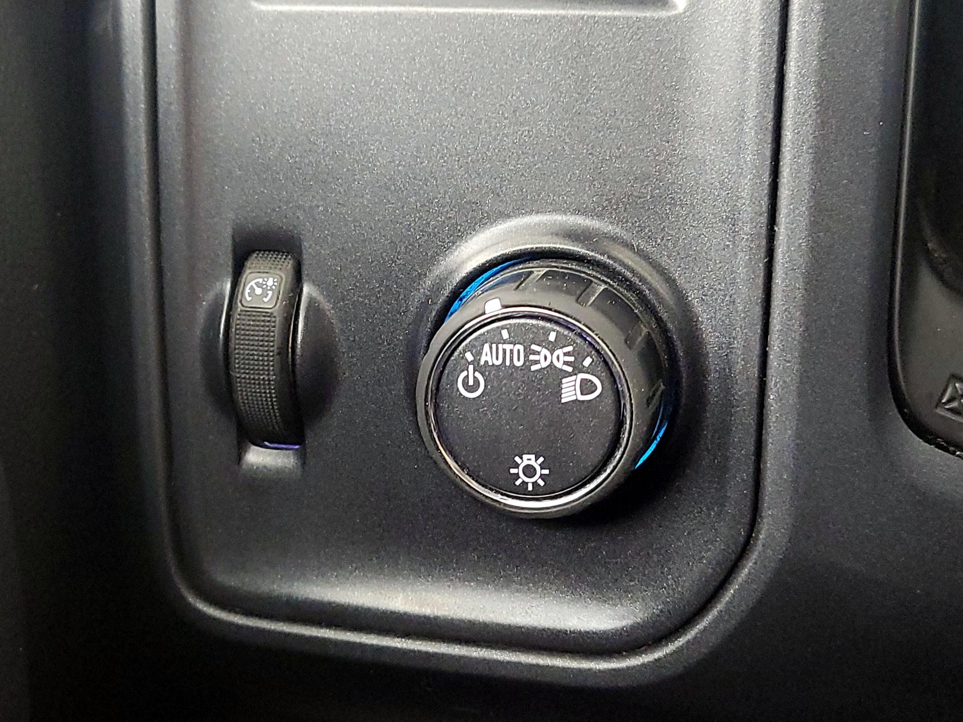 Thumbnail: 2015 Chevrolet Silverado 1500 - 13