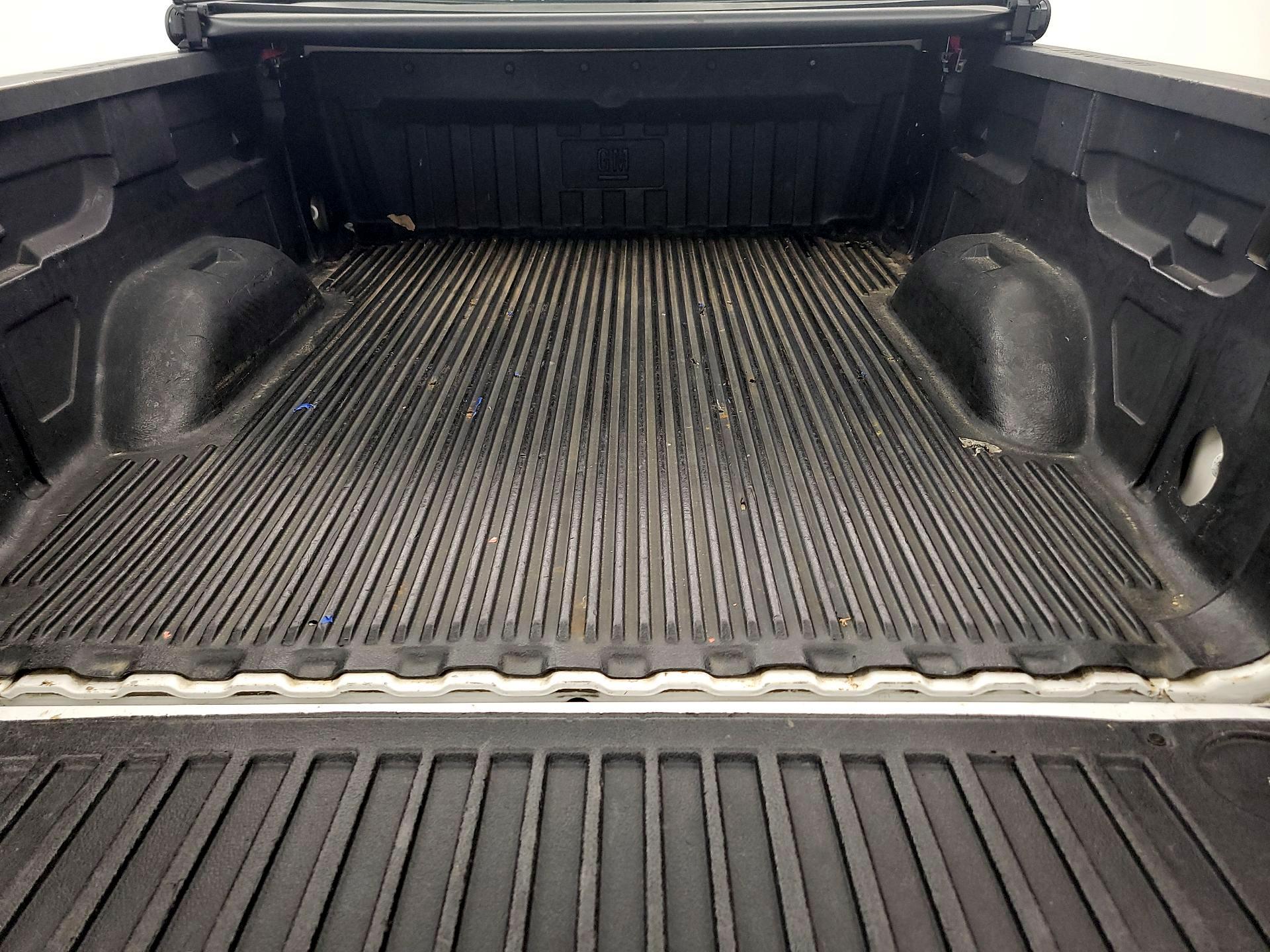 Thumbnail: 2015 Chevrolet Silverado 1500 - 17