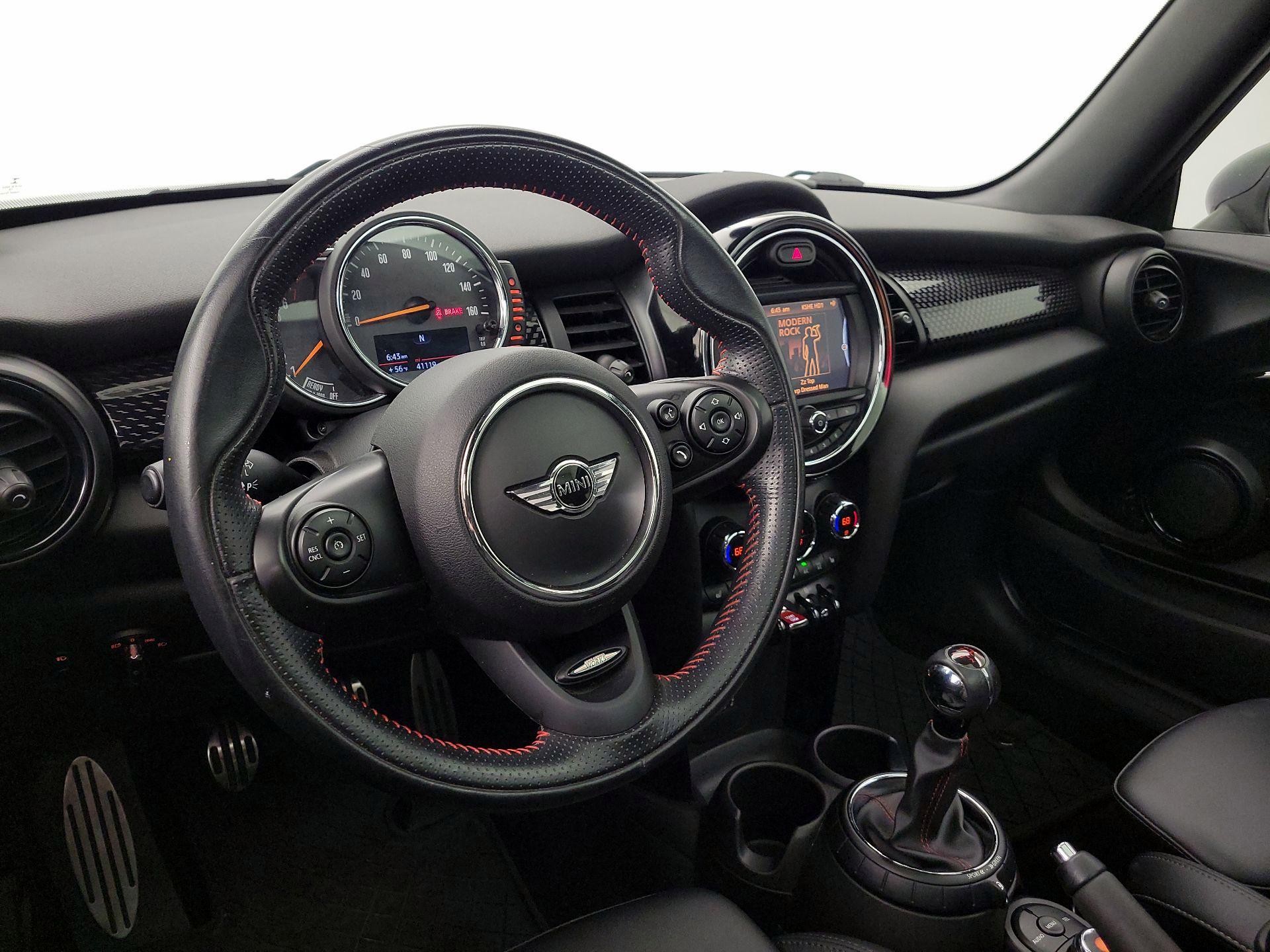 Thumbnail: 2017 MINI Cooper Hardtop - 9