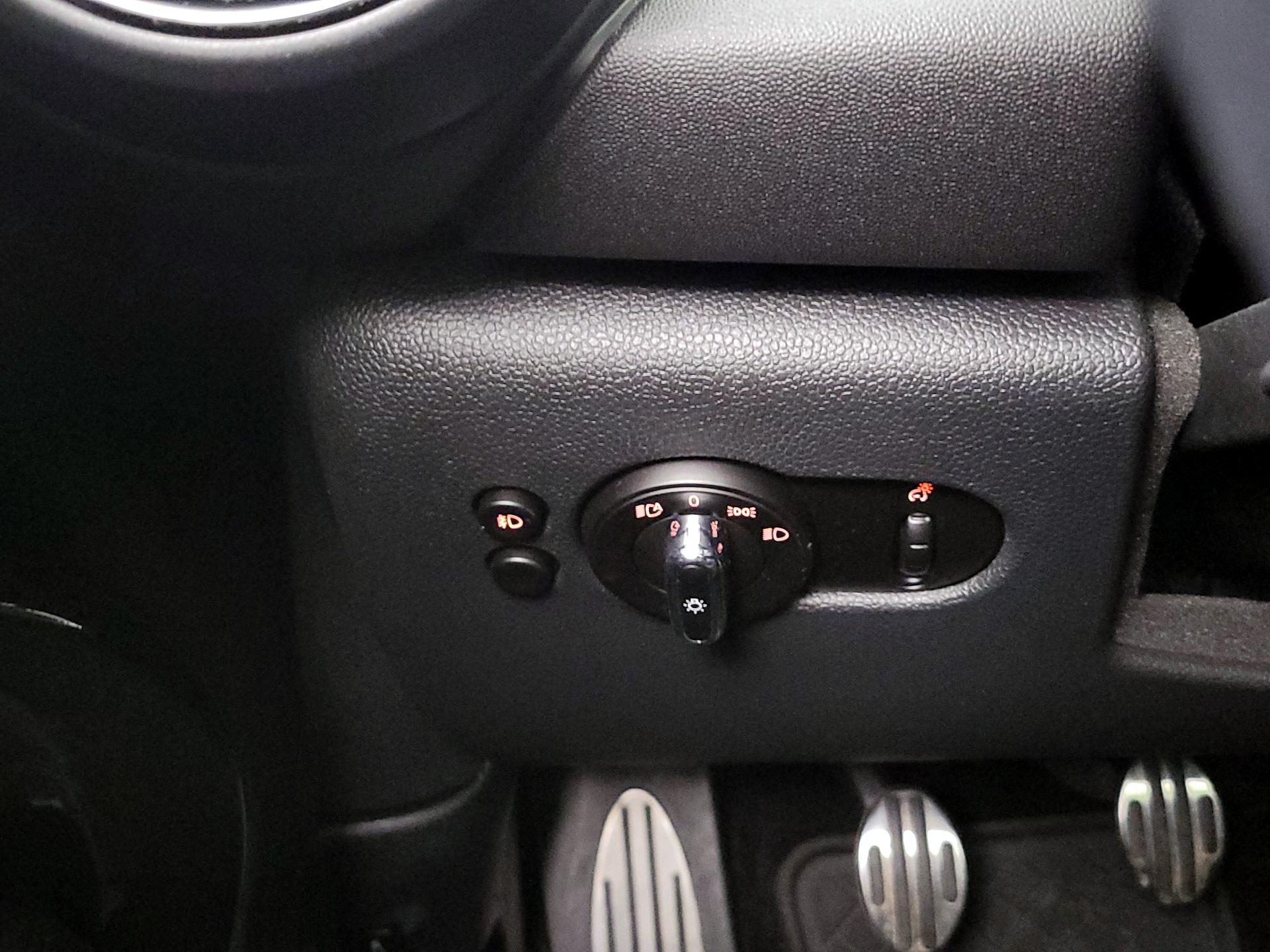 Thumbnail: 2017 MINI Cooper Hardtop - 13