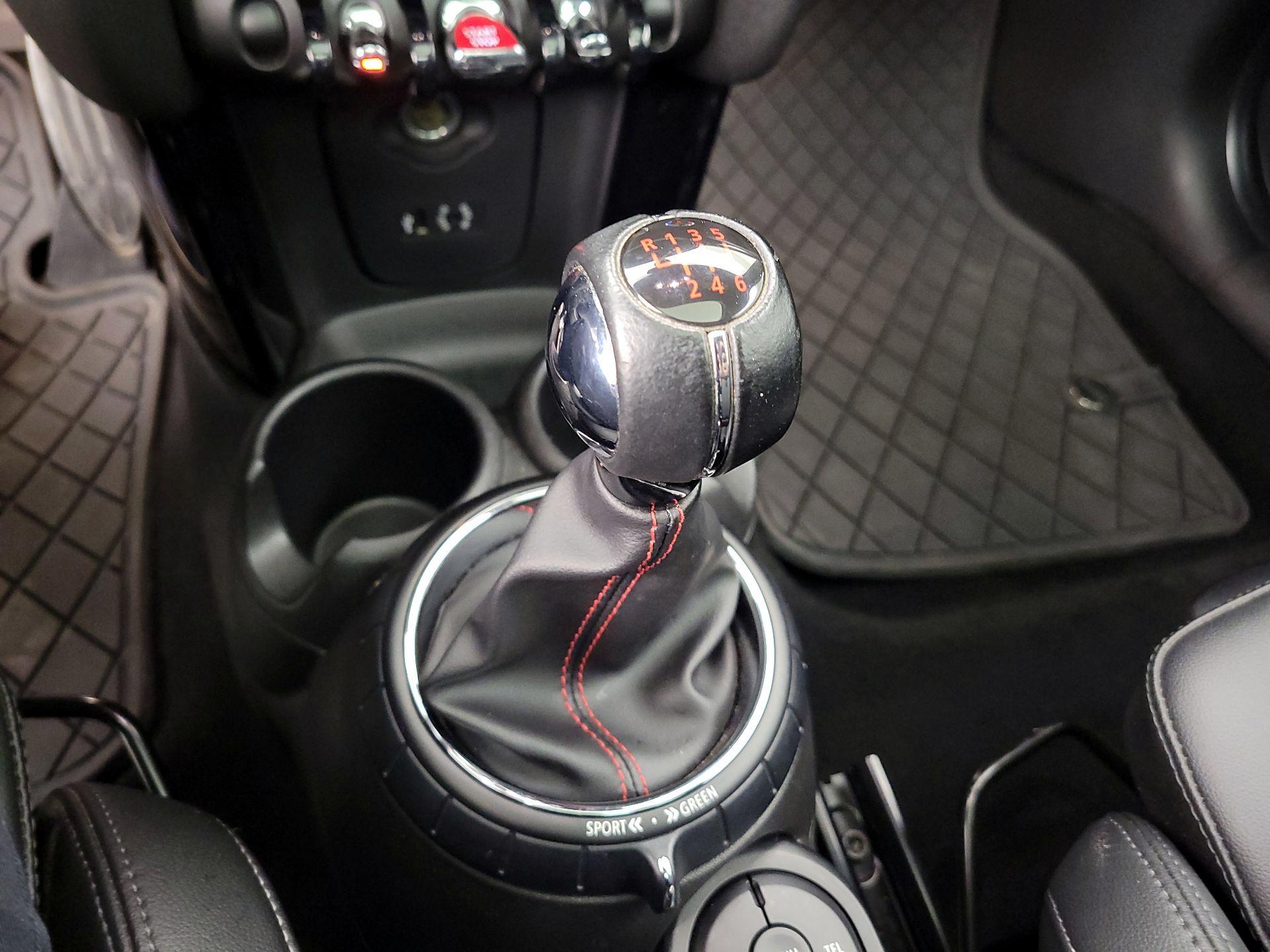 Thumbnail: 2017 MINI Cooper Hardtop - 16