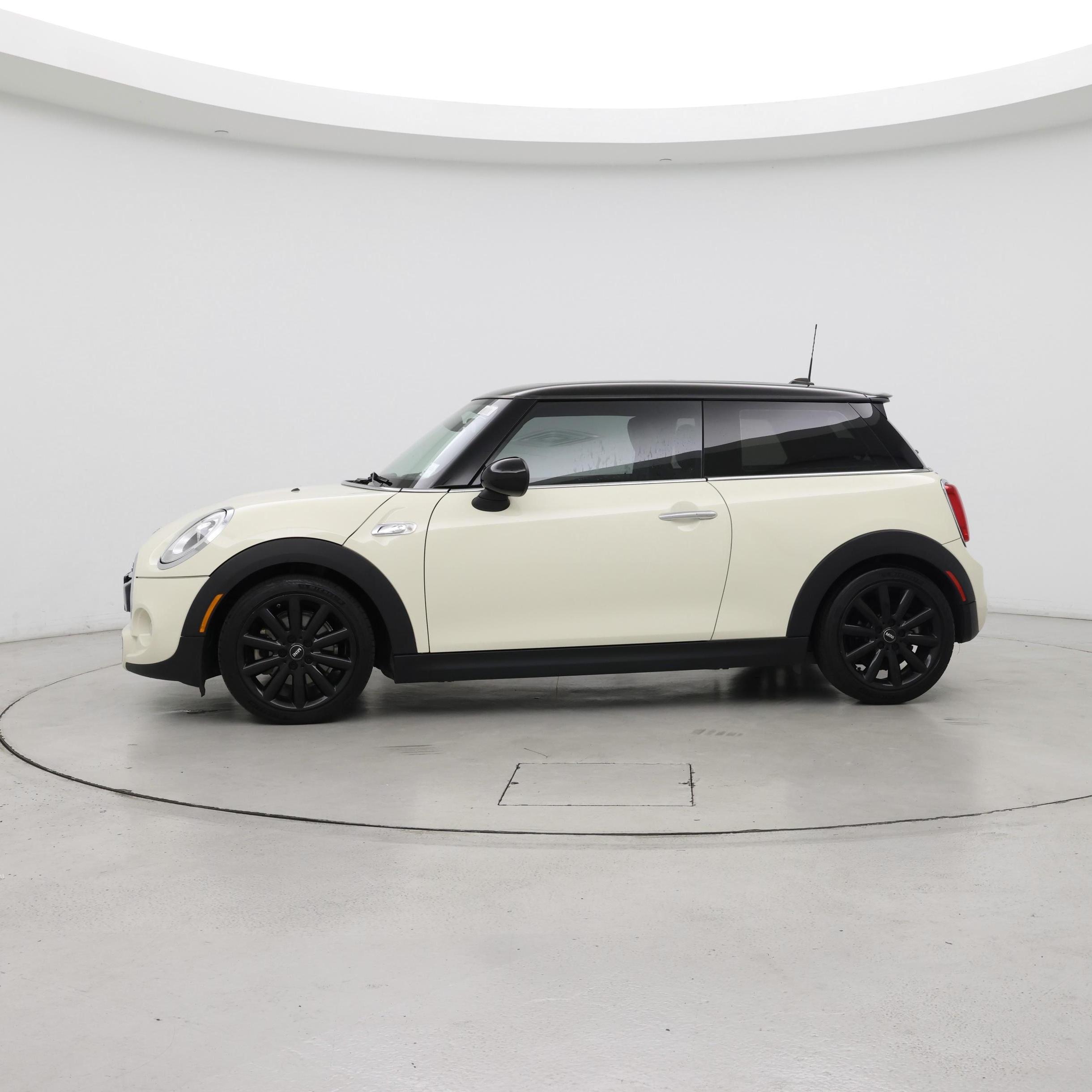 Thumbnail: 2017 MINI Cooper Hardtop - 3