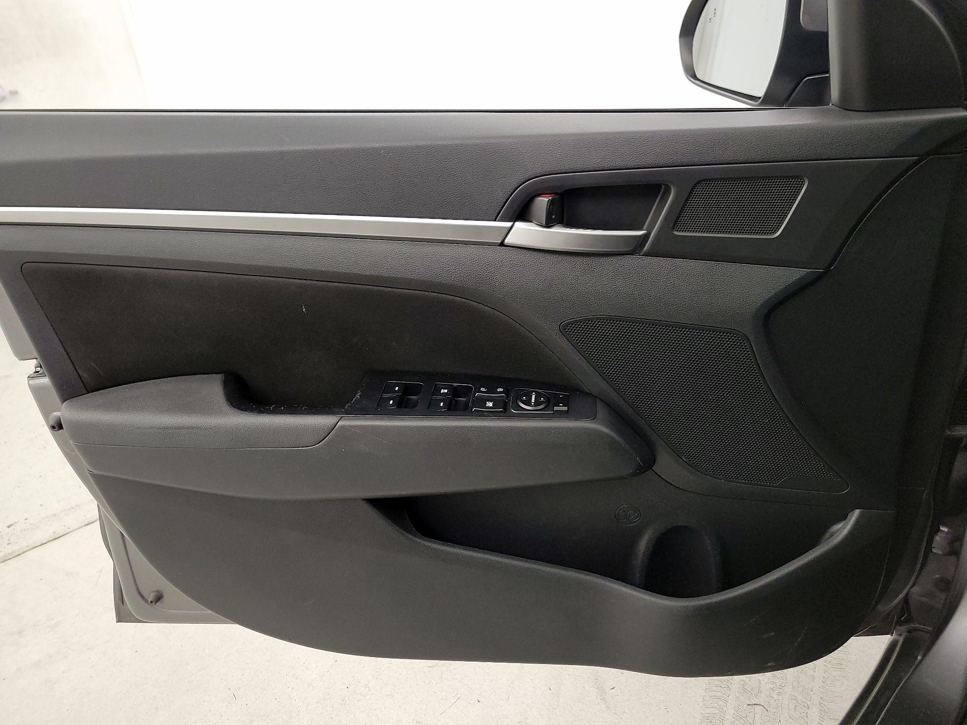 Thumbnail: 2020 Hyundai Elantra - 12