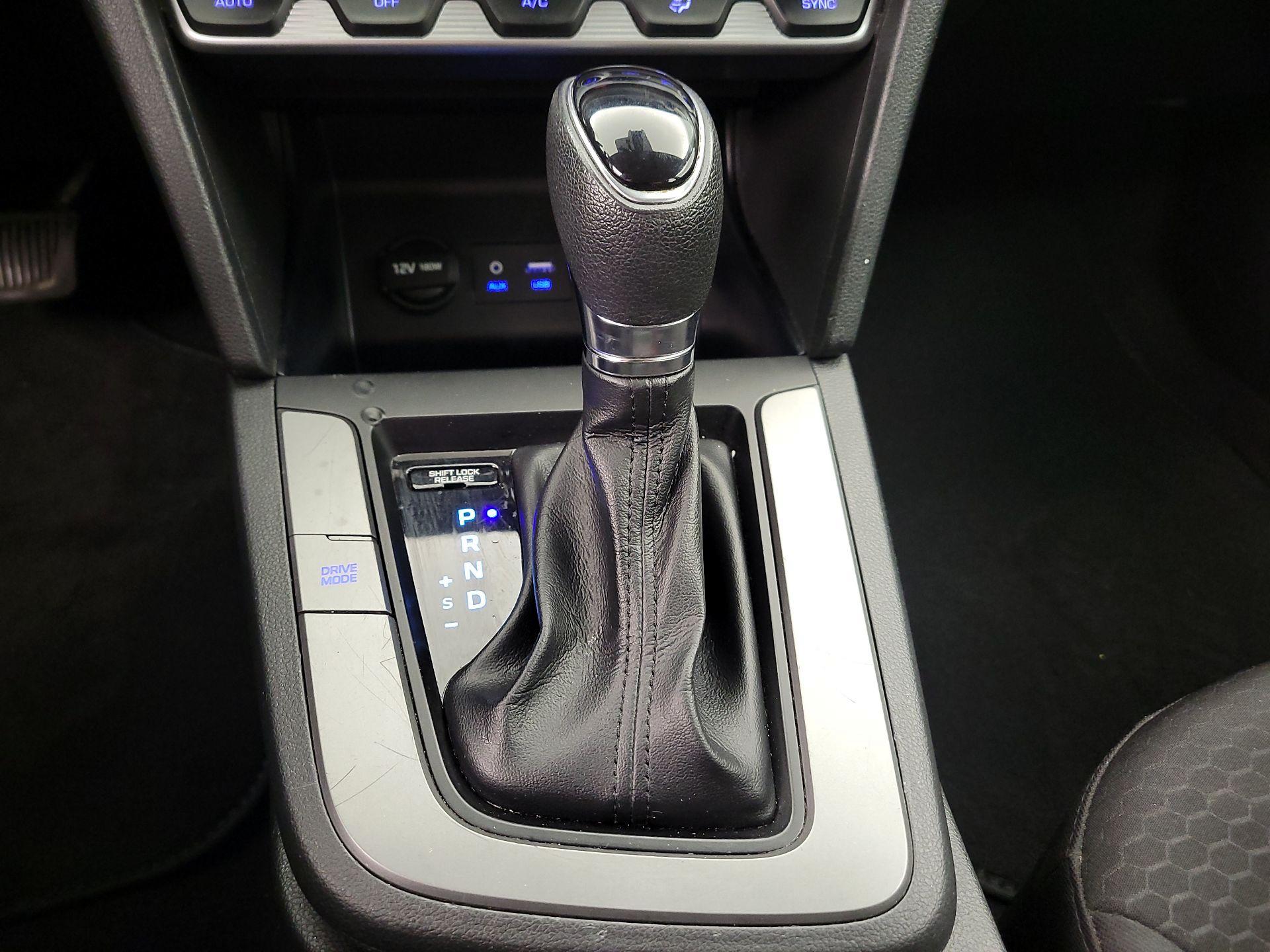 Thumbnail: 2020 Hyundai Elantra - 17