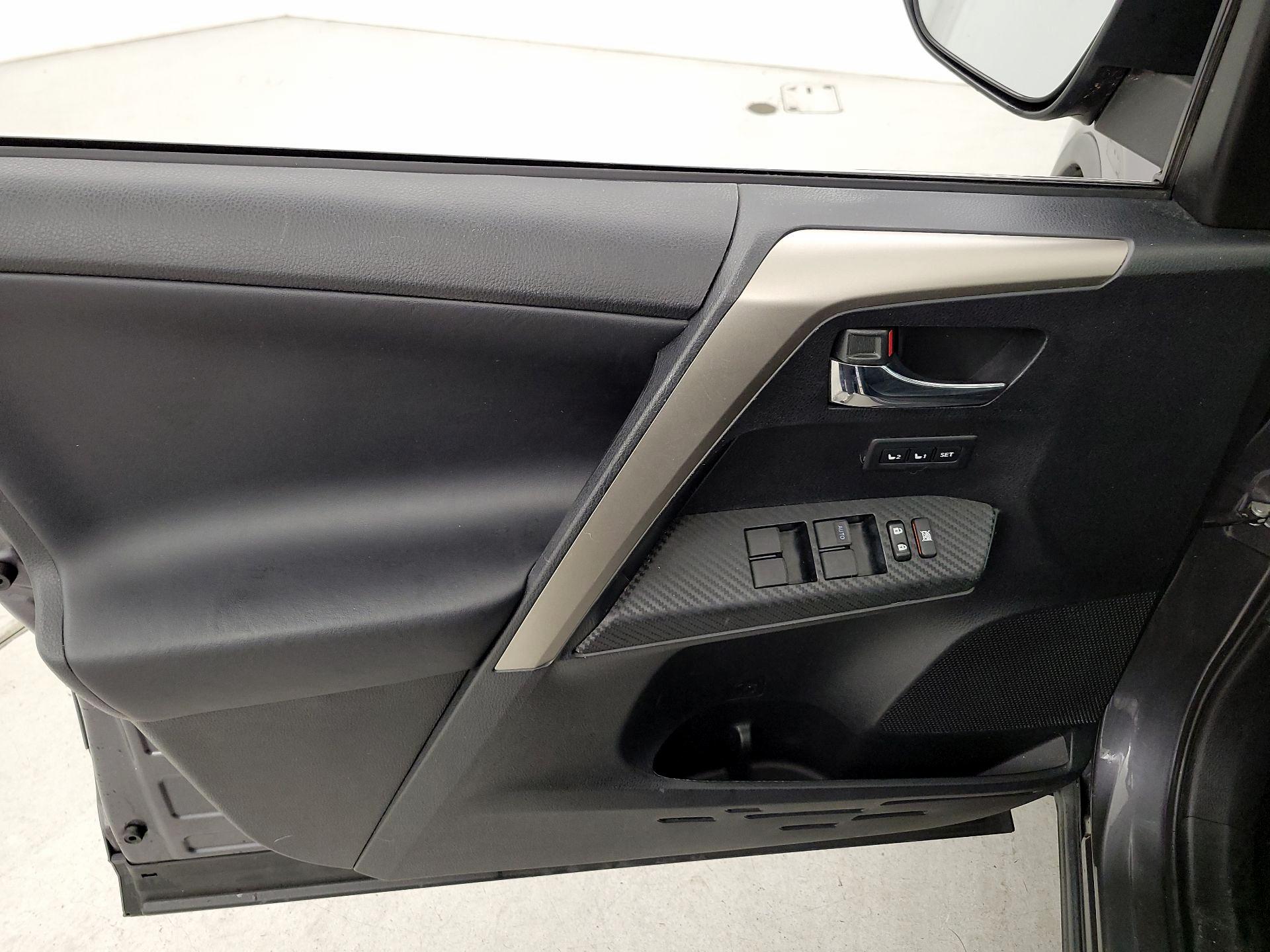 Thumbnail: 2014 Toyota RAV4 - 12