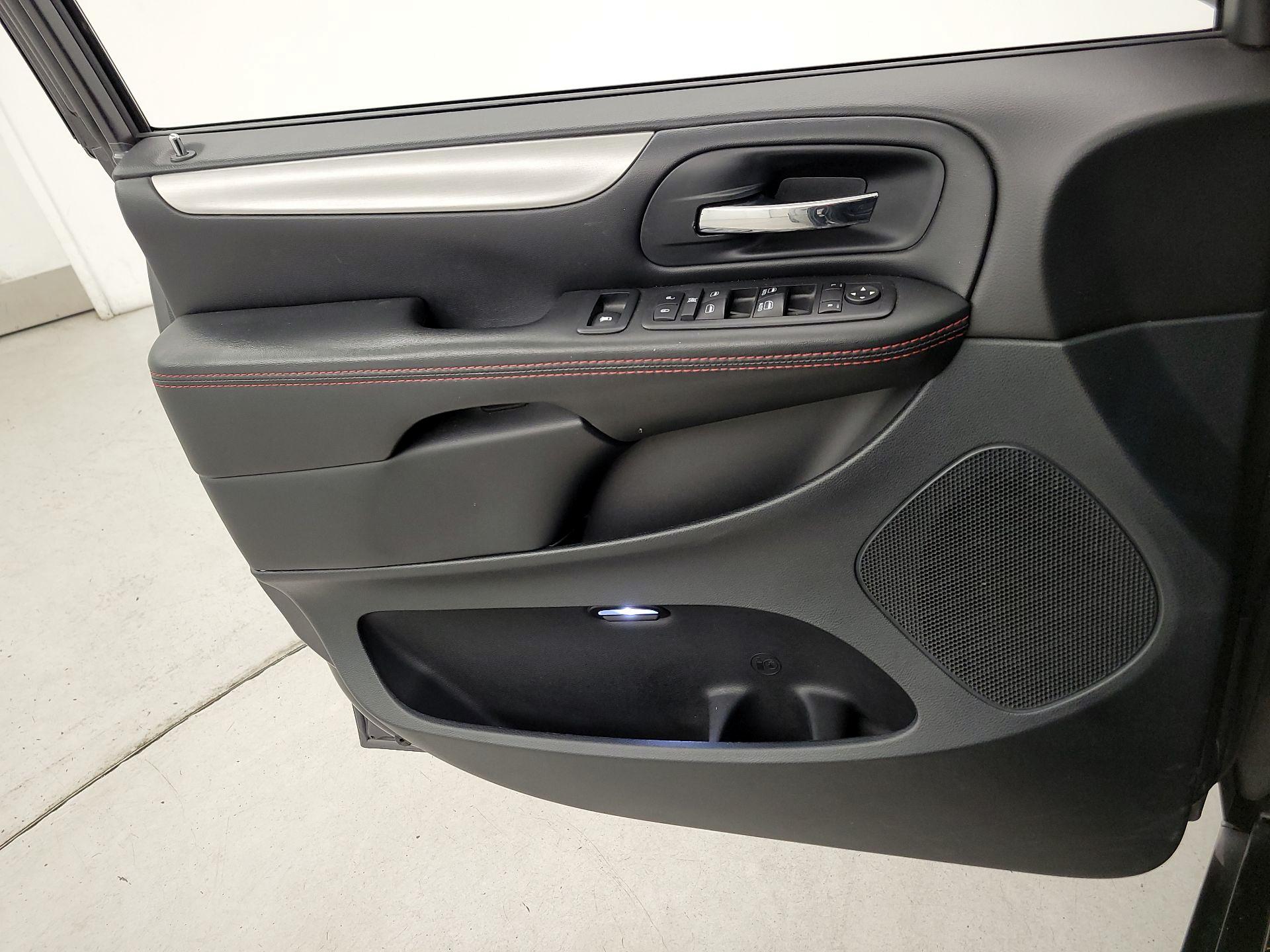 Thumbnail: 2019 Dodge Grand Caravan - 12