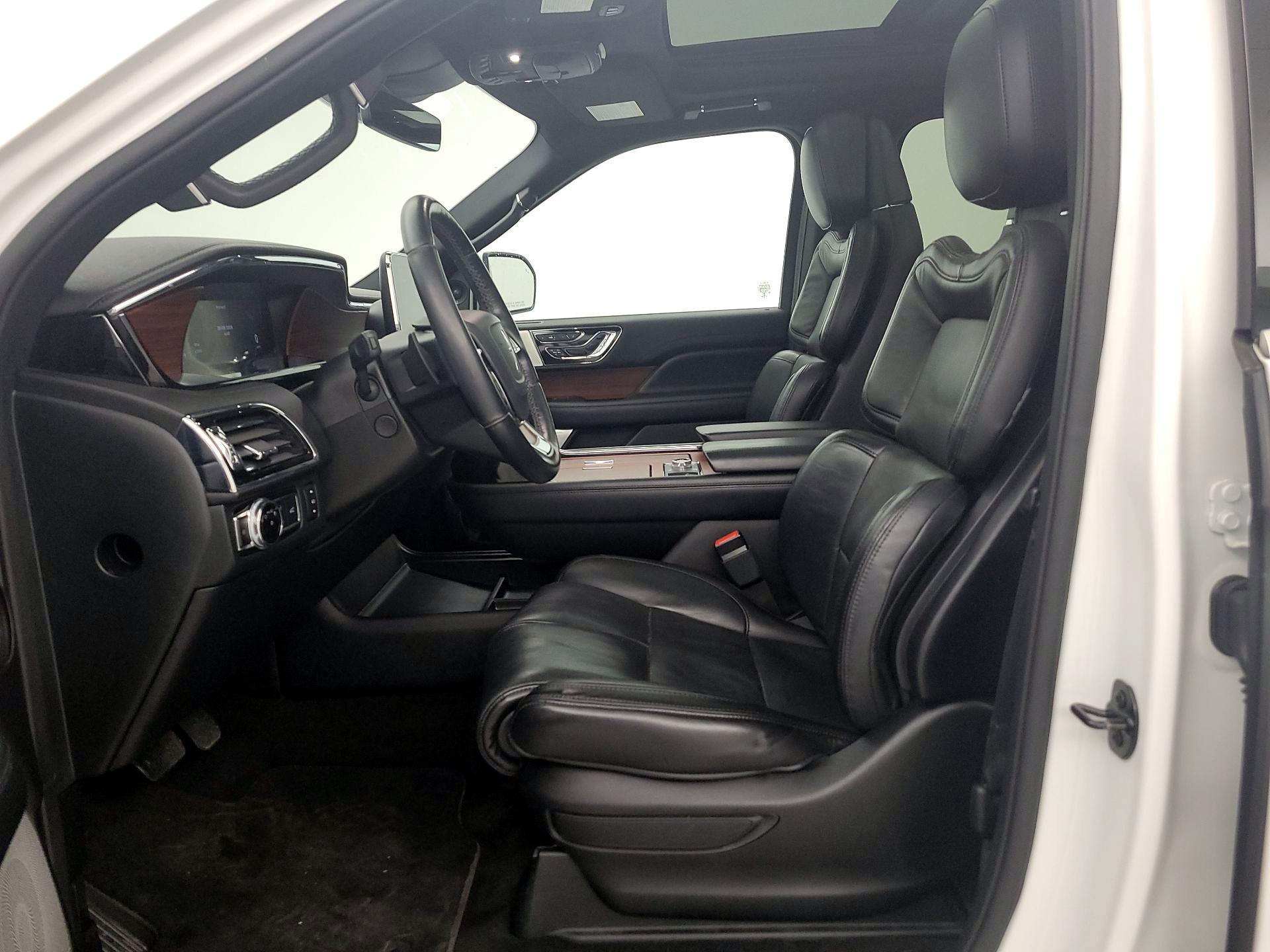 Thumbnail: 2020 Lincoln Navigator - 11