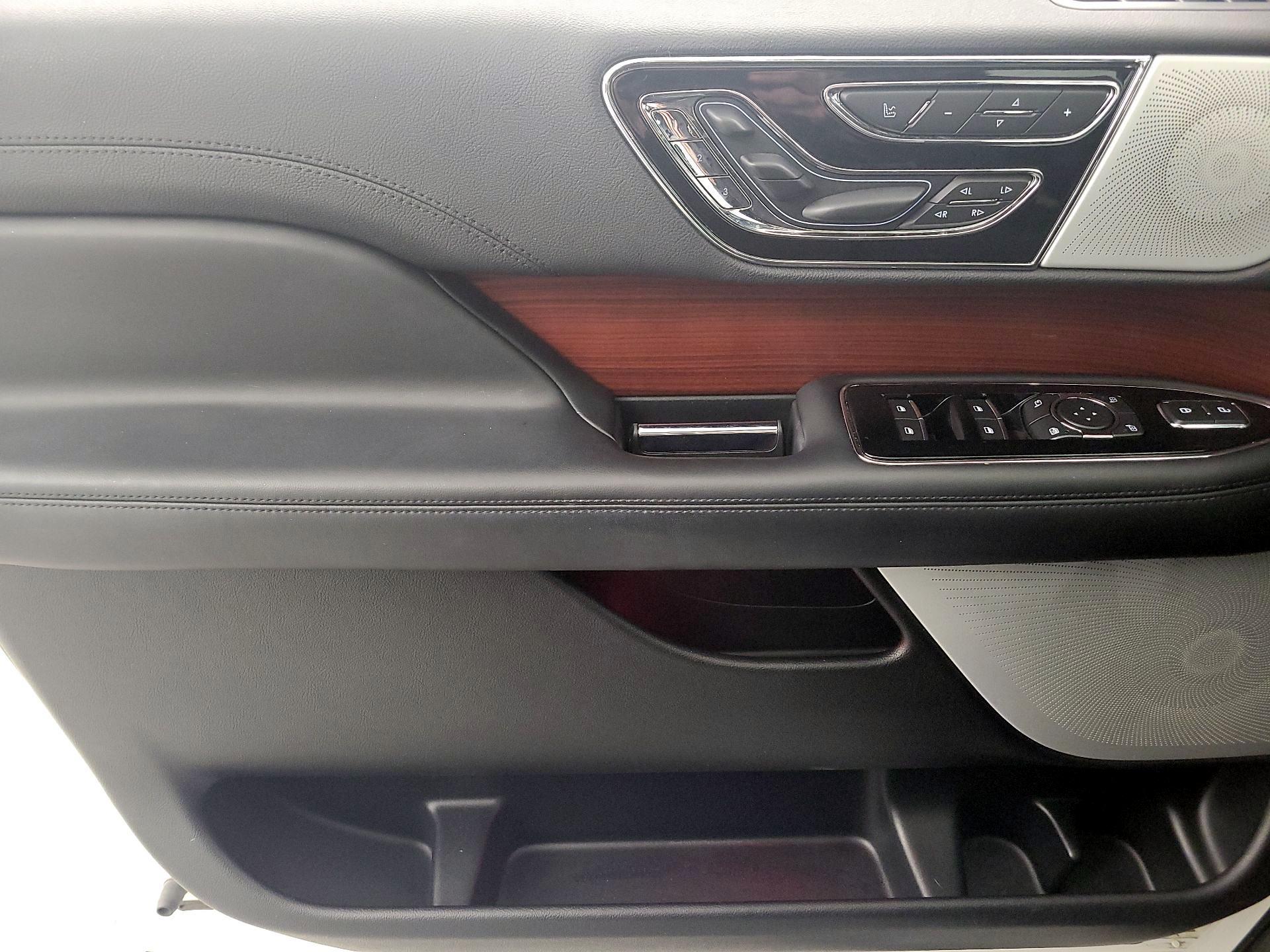 Thumbnail: 2020 Lincoln Navigator - 12