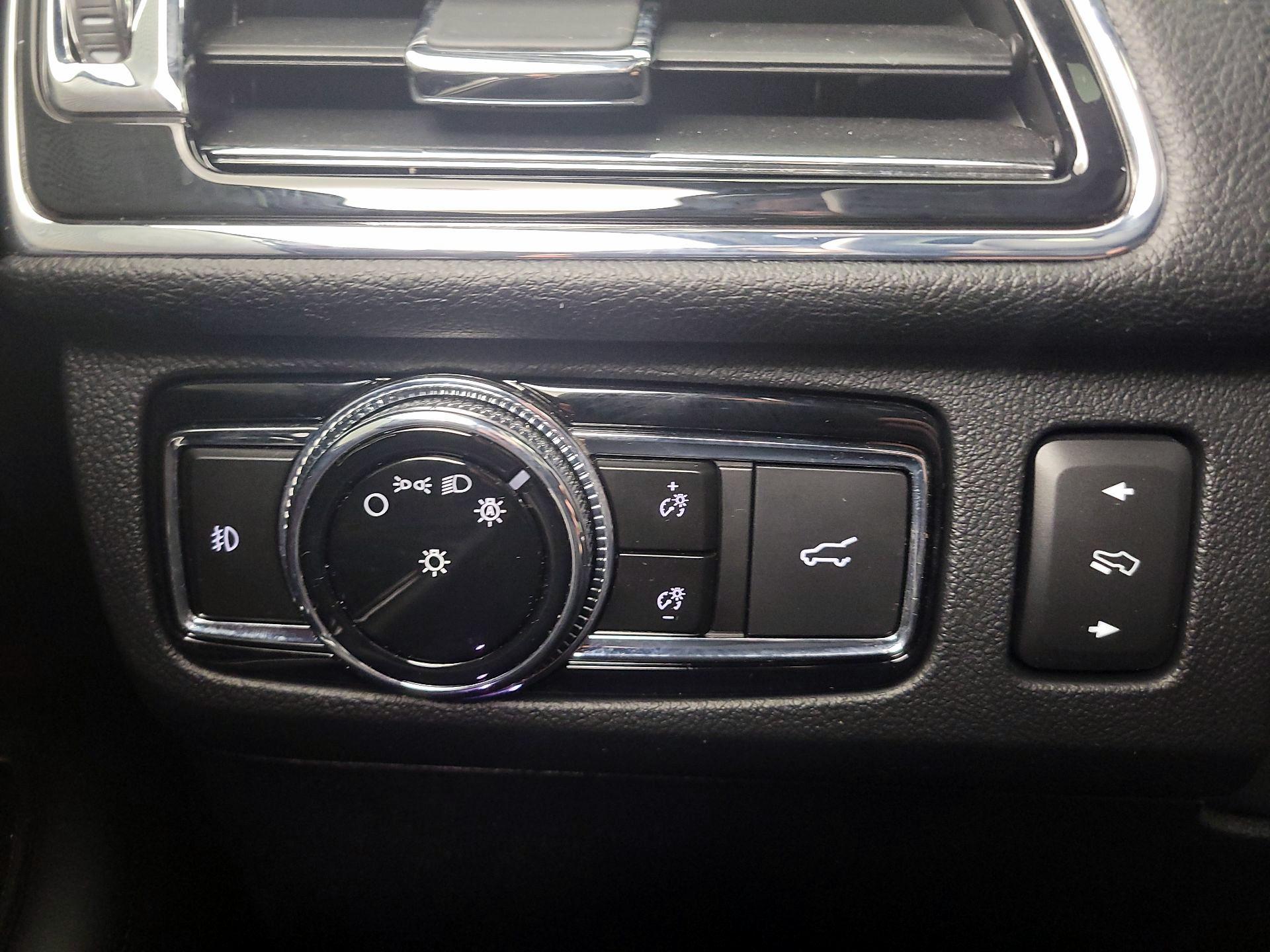 Thumbnail: 2020 Lincoln Navigator - 13