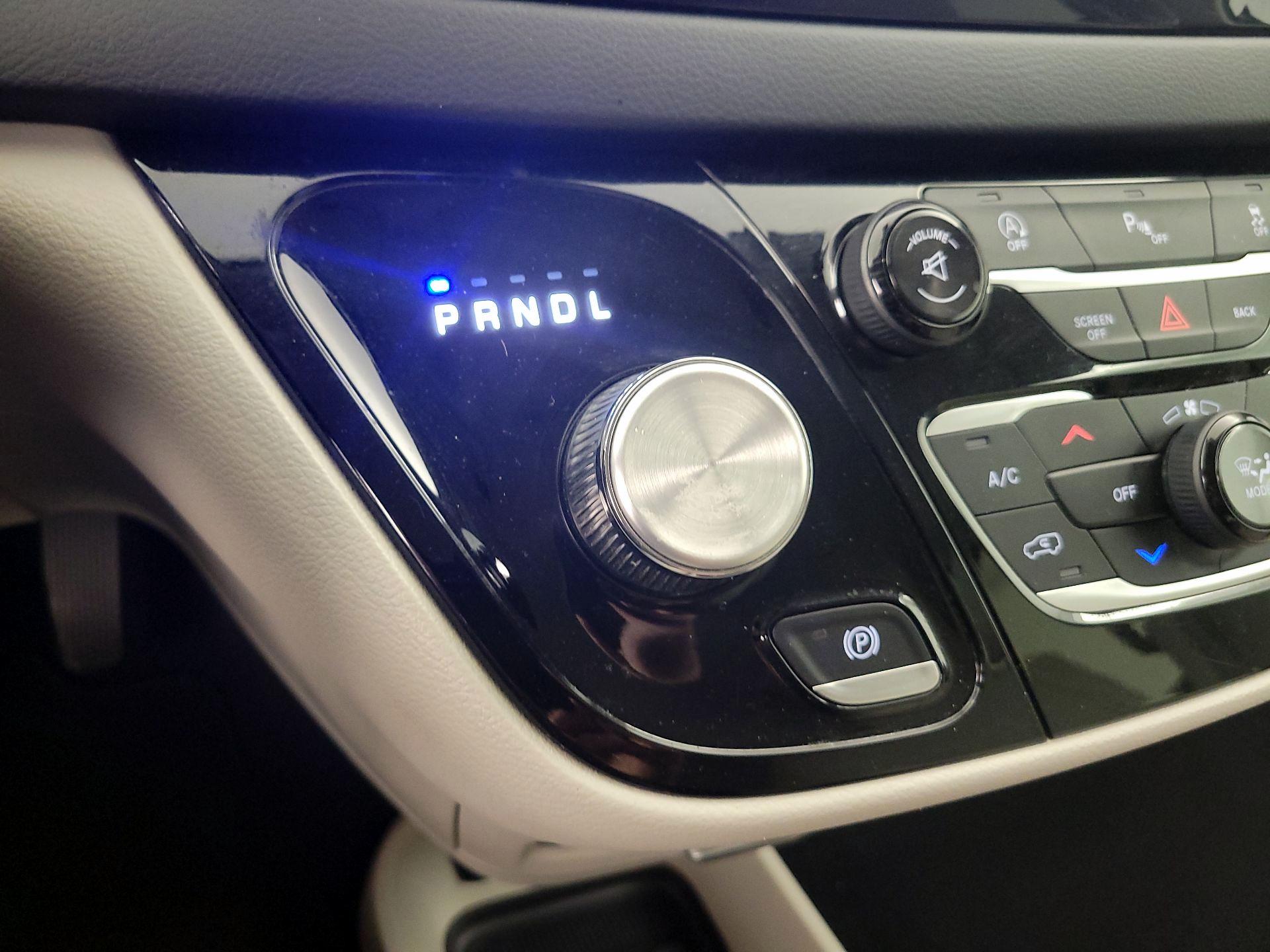 Thumbnail: 2017 Chrysler Pacifica - 17