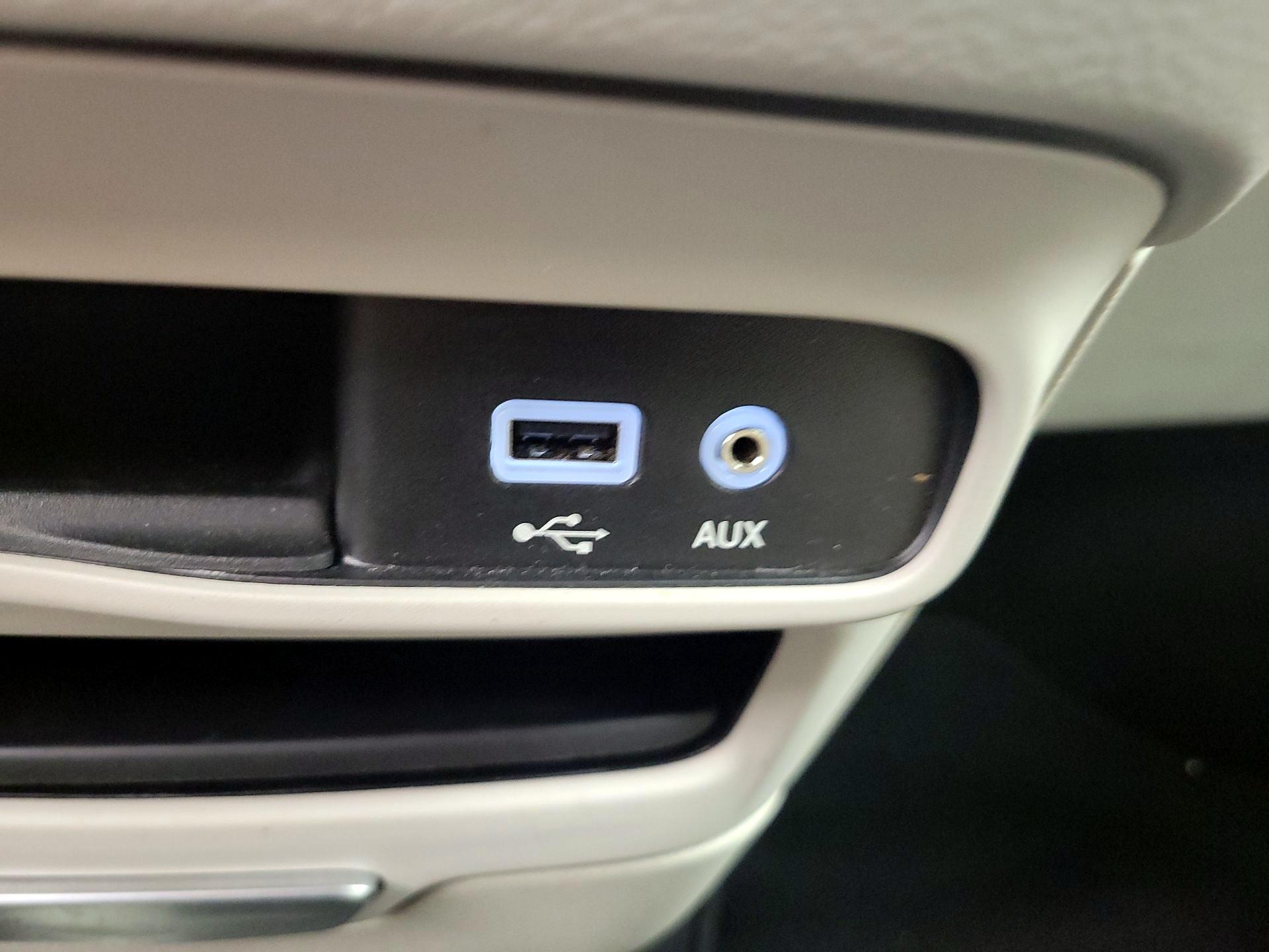 Thumbnail: 2017 Chrysler Pacifica - 18