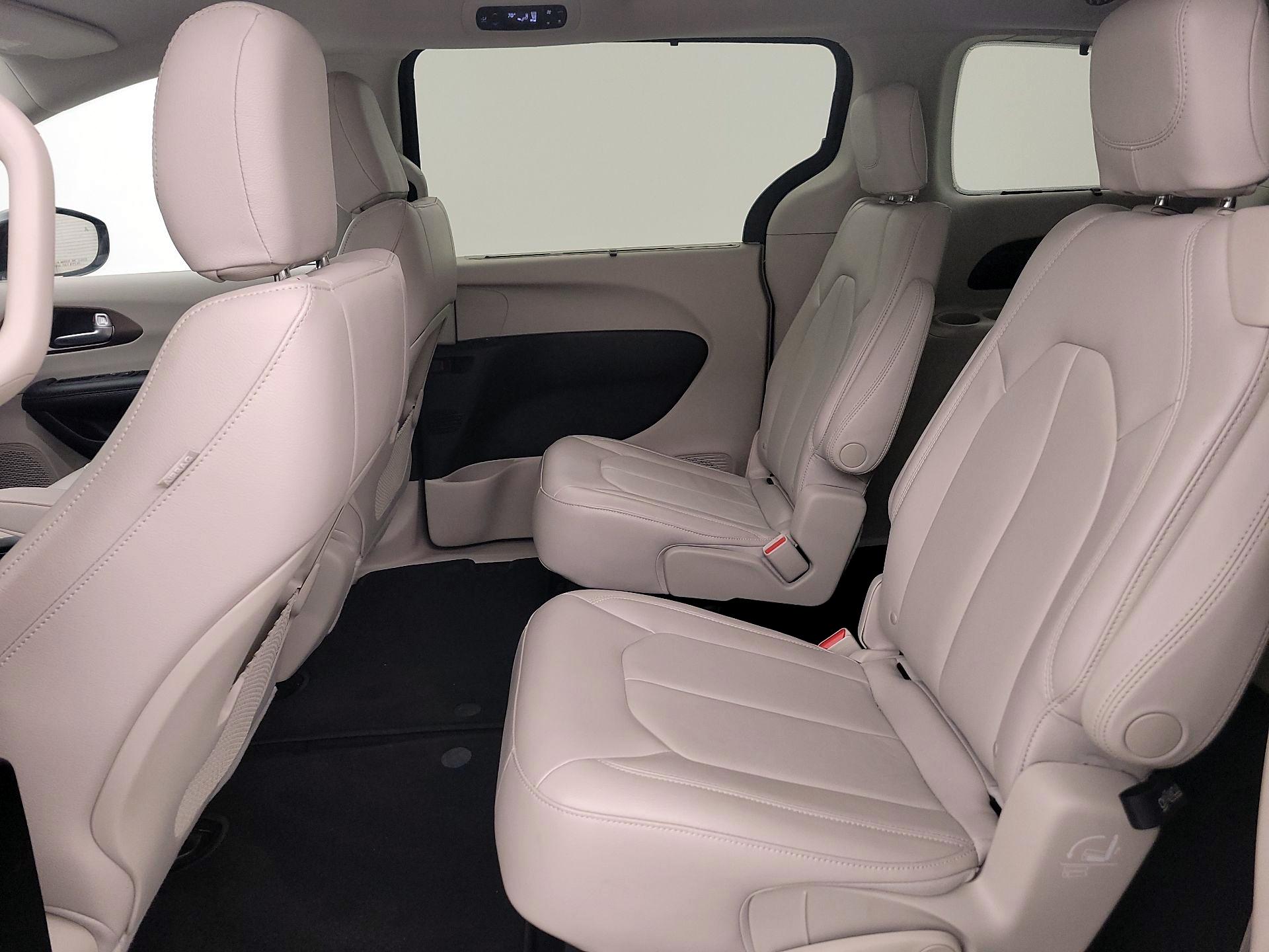 Thumbnail: 2017 Chrysler Pacifica - 19