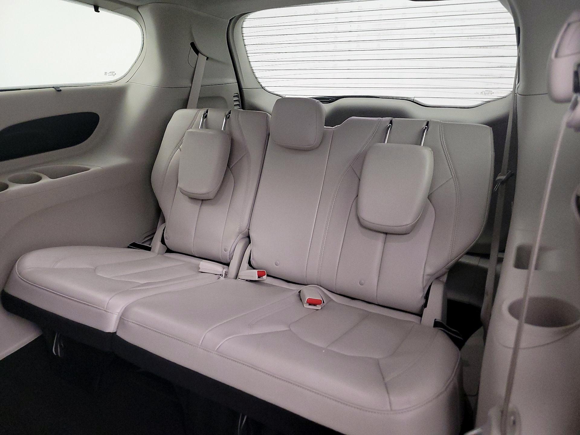 Thumbnail: 2017 Chrysler Pacifica - 20