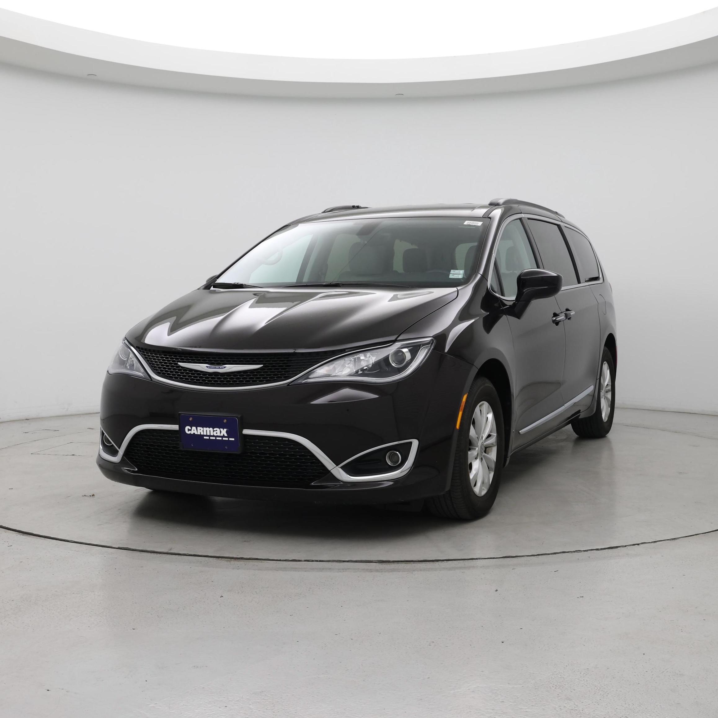 Thumbnail: 2017 Chrysler Pacifica - 4