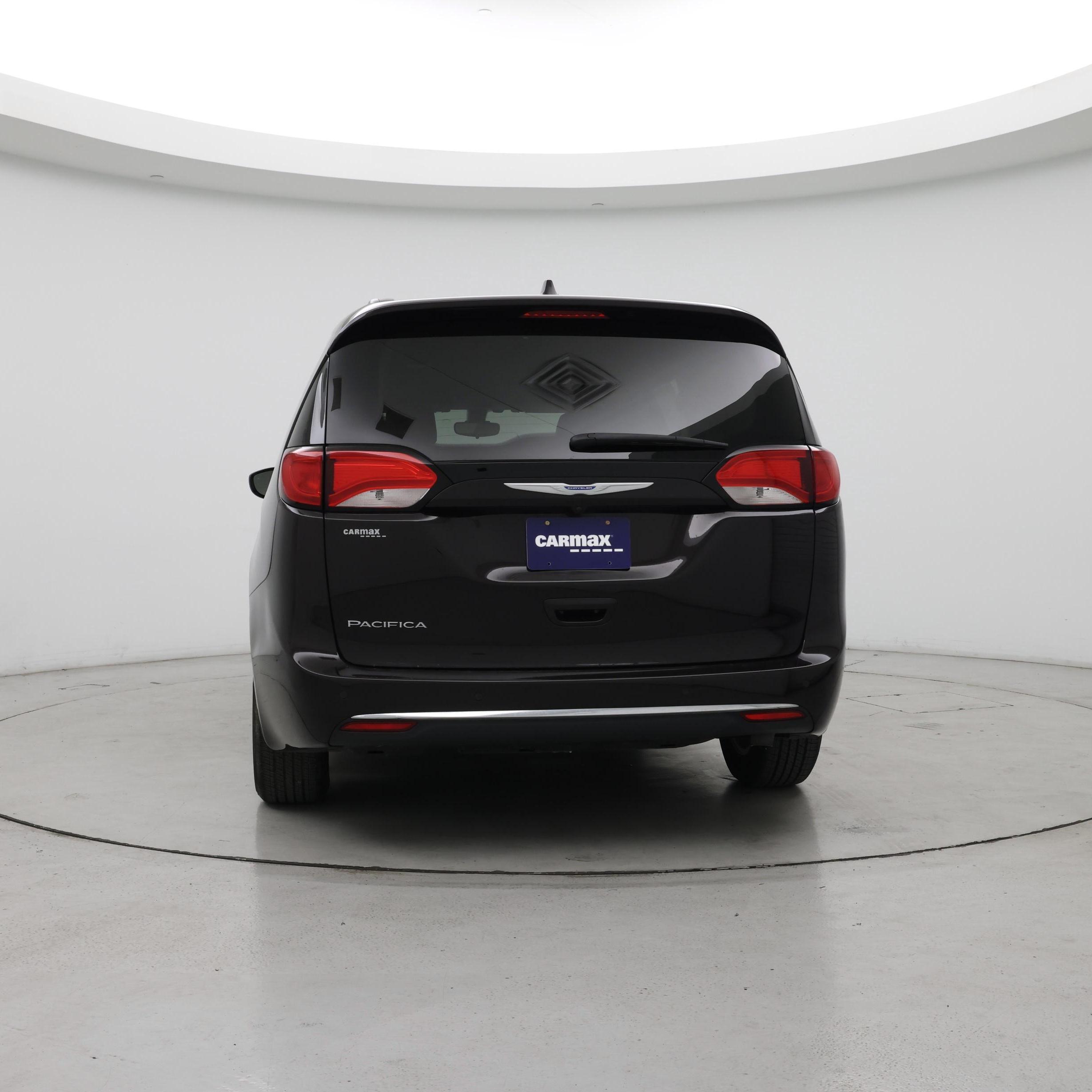 Thumbnail: 2017 Chrysler Pacifica - 6