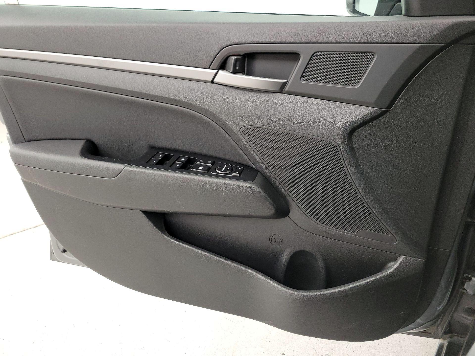 Thumbnail: 2017 Hyundai Elantra - 12