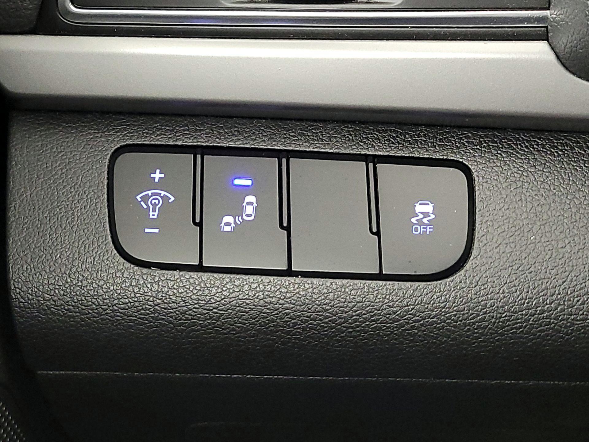 Thumbnail: 2017 Hyundai Elantra - 13