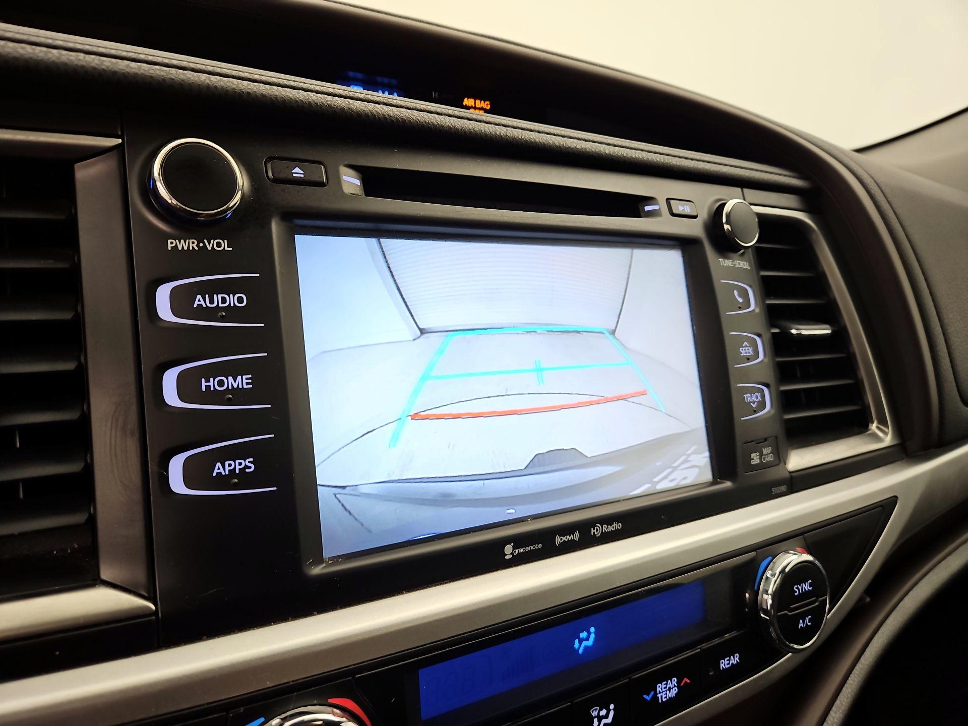 Thumbnail: 2019 Toyota Highlander - 14