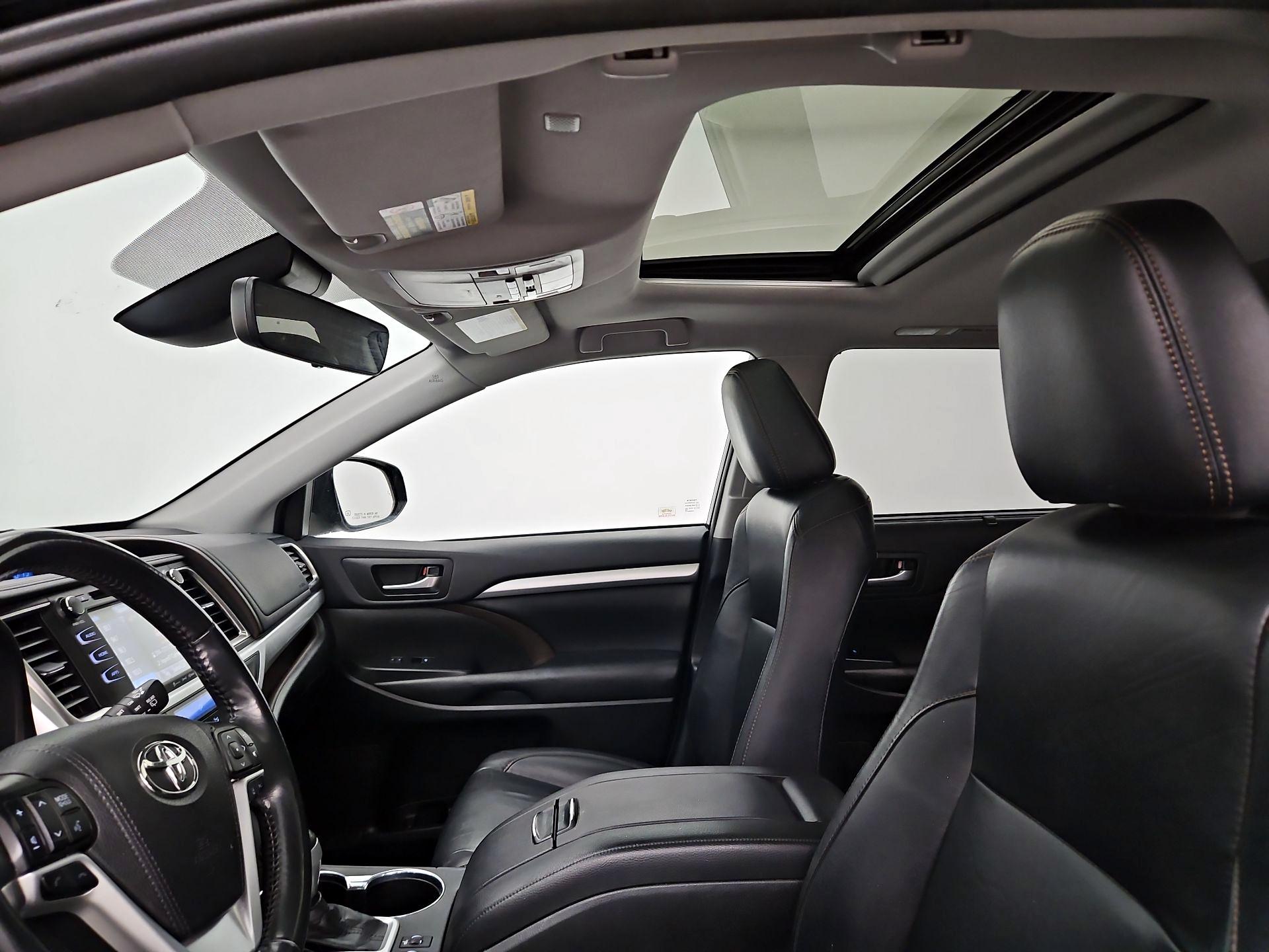 Thumbnail: 2019 Toyota Highlander - 19