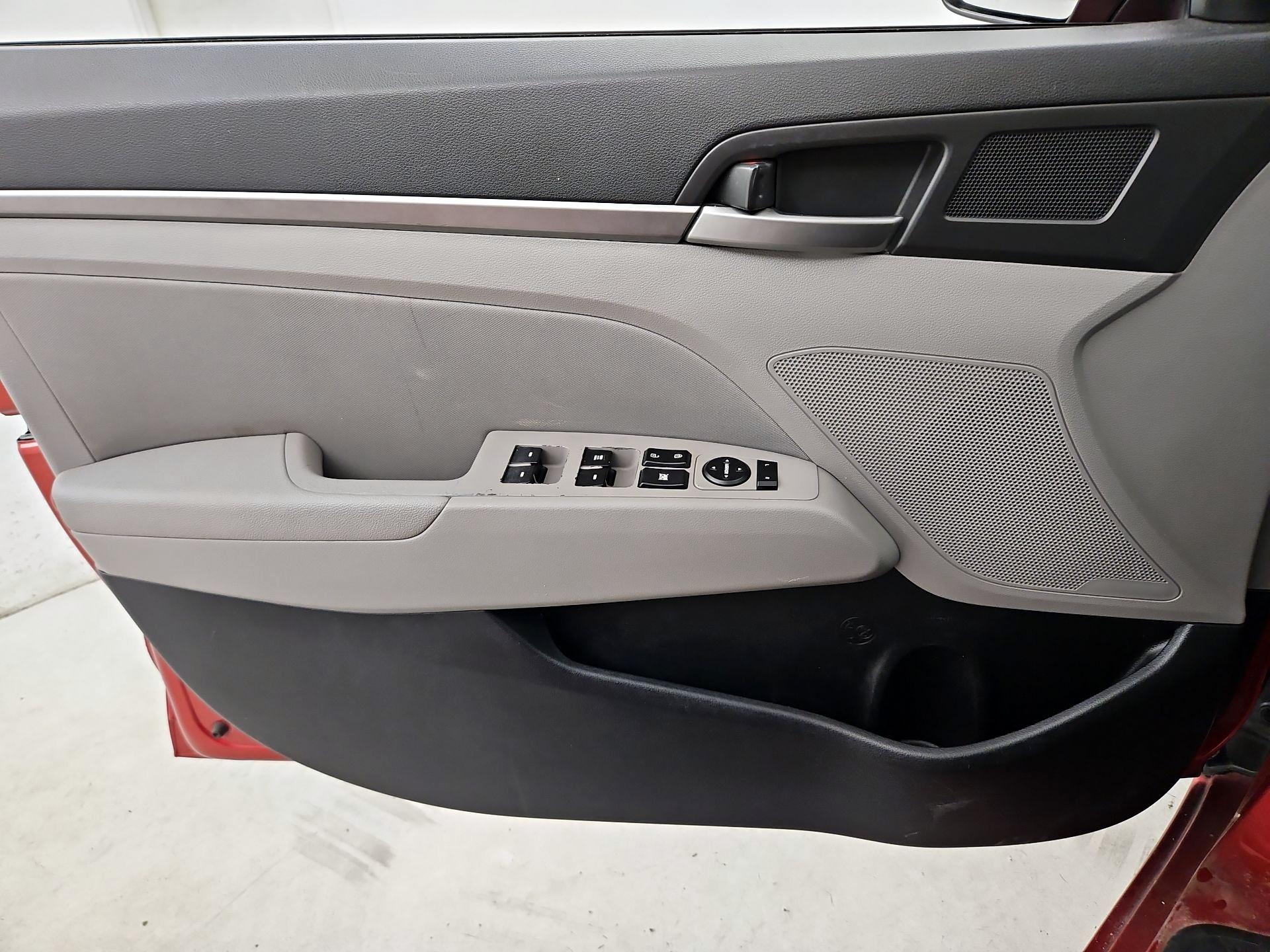 Thumbnail: 2017 Hyundai Elantra - 12