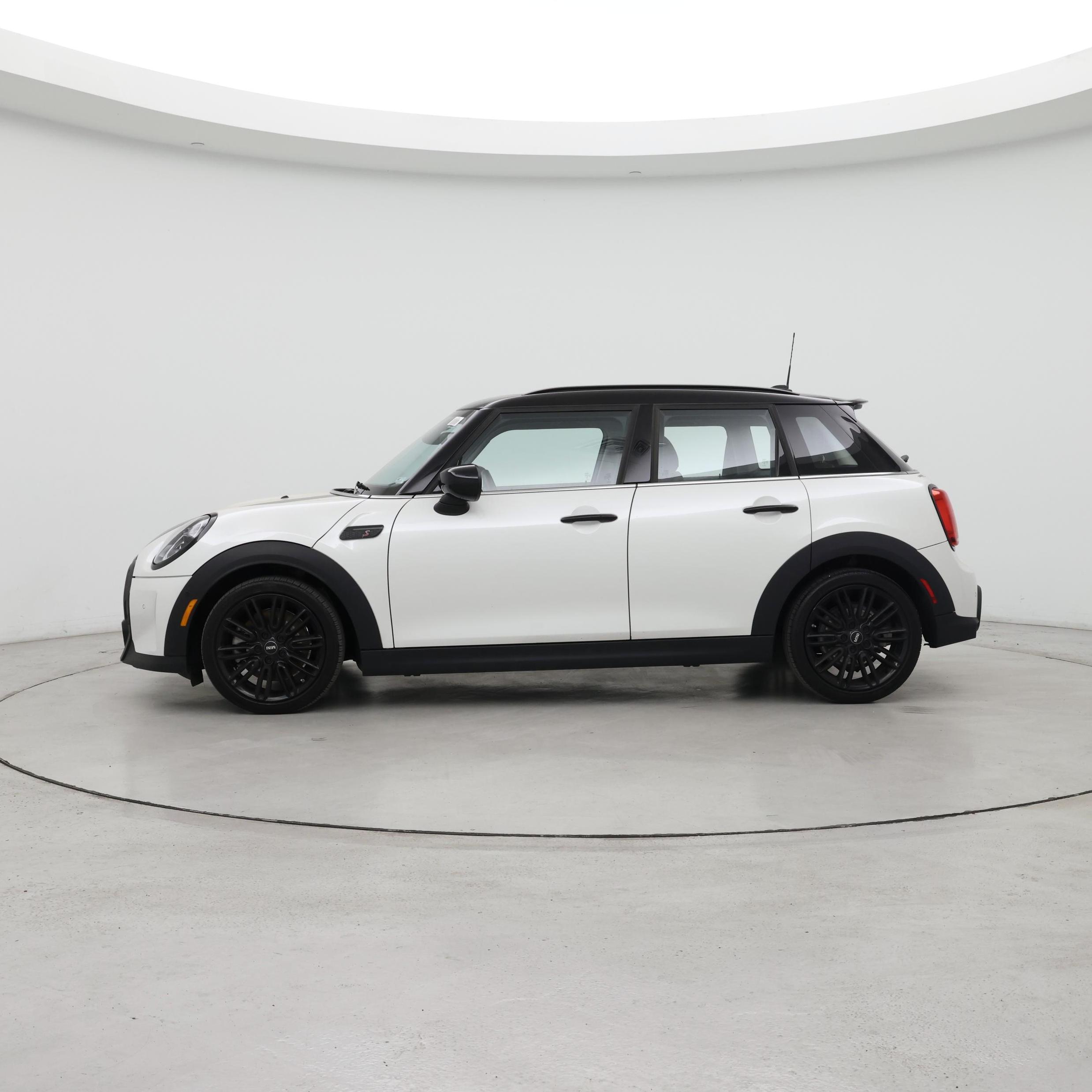 Thumbnail: 2024 MINI Cooper Hardtop - 3