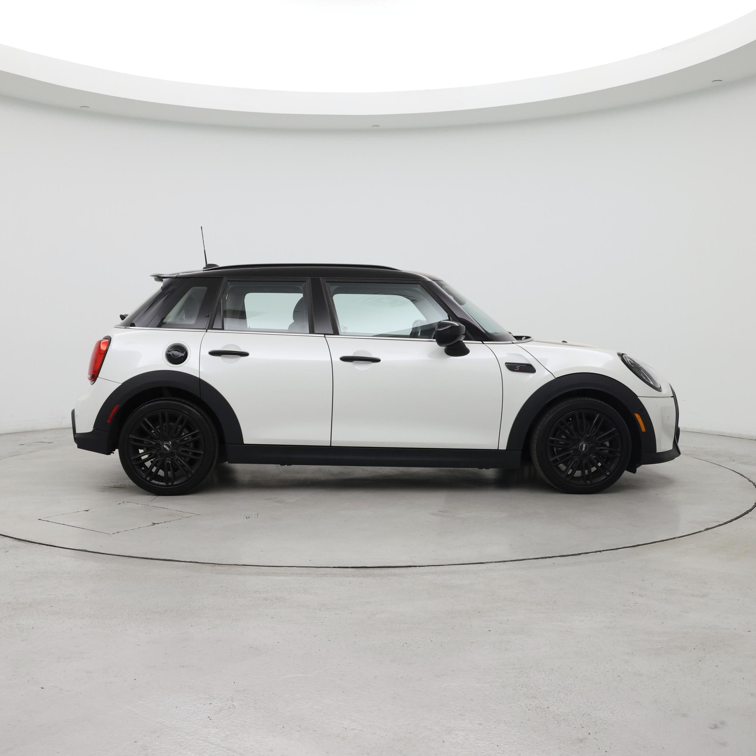 Thumbnail: 2024 MINI Cooper Hardtop - 7