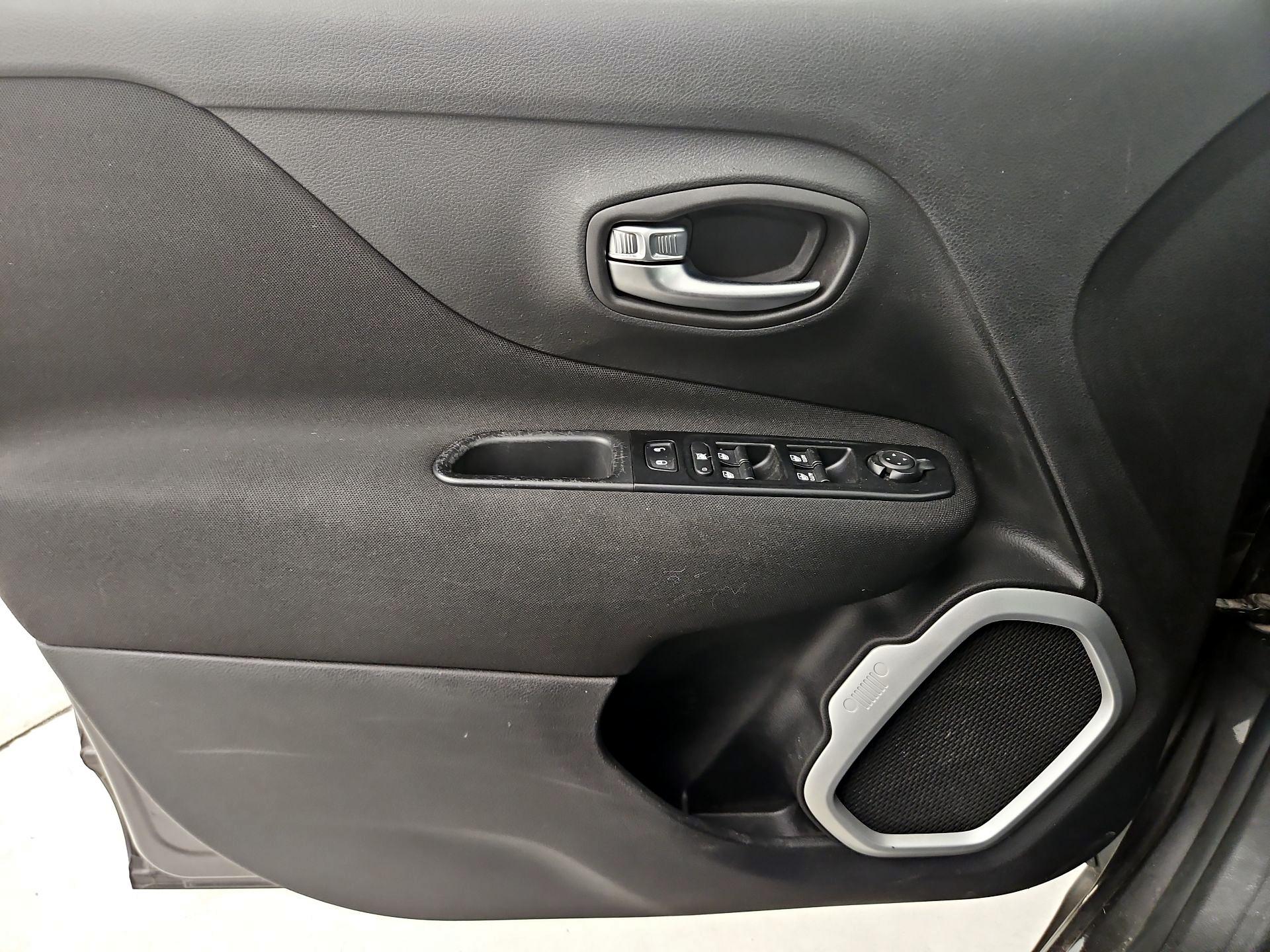 Thumbnail: 2020 Jeep Renegade - 12