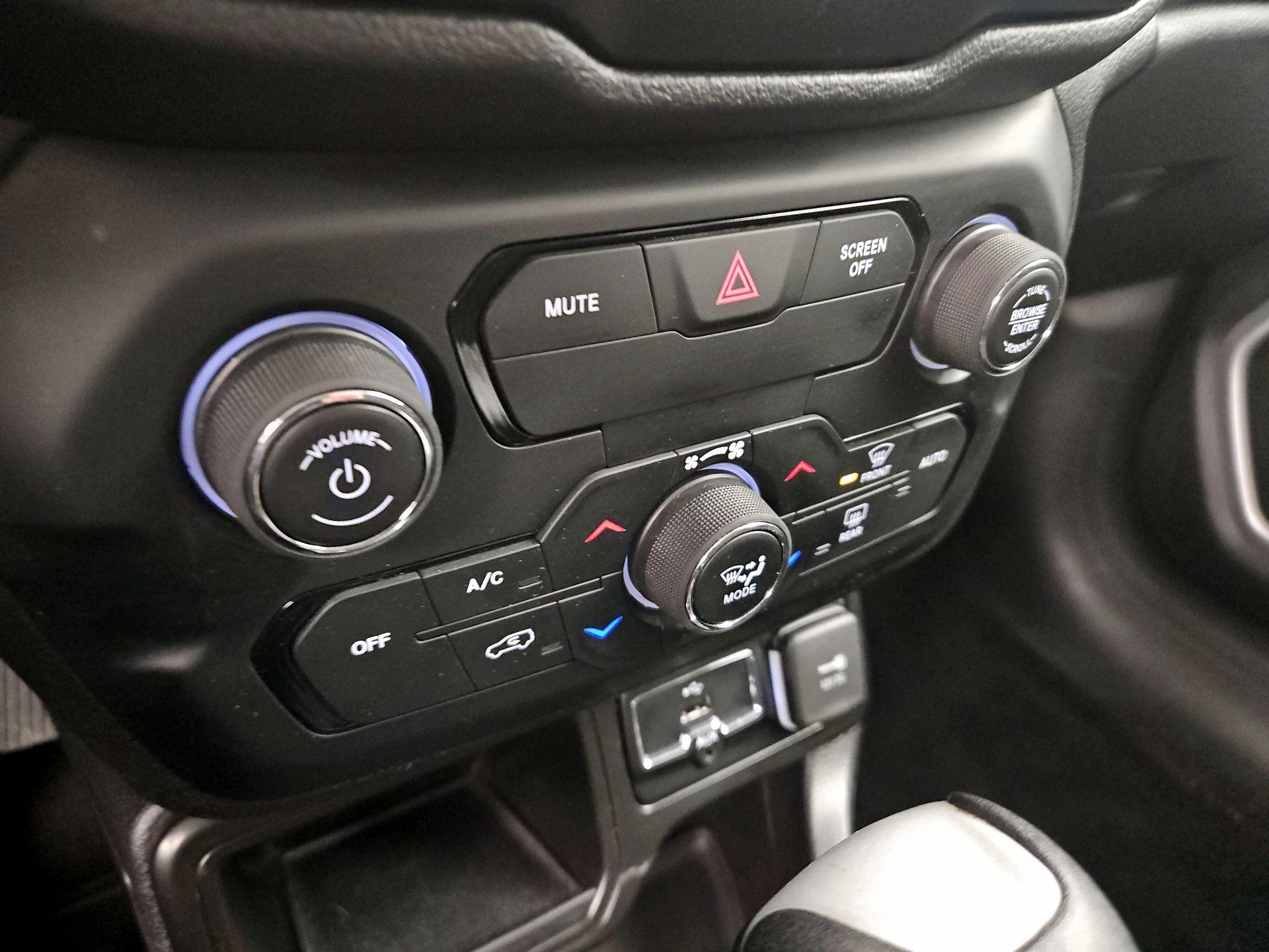 Thumbnail: 2020 Jeep Renegade - 16