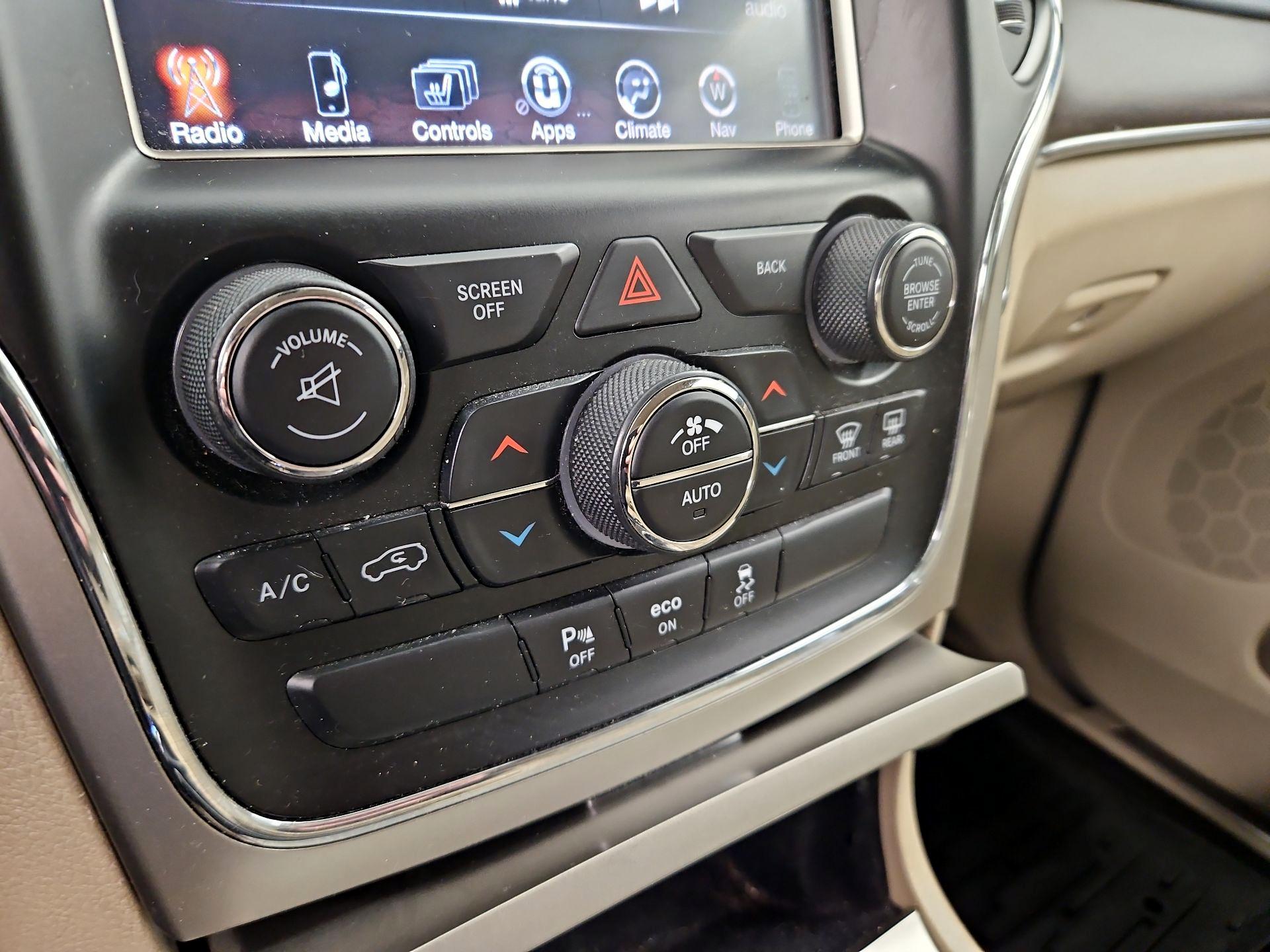 Thumbnail: 2015 Jeep Grand Cherokee - 17