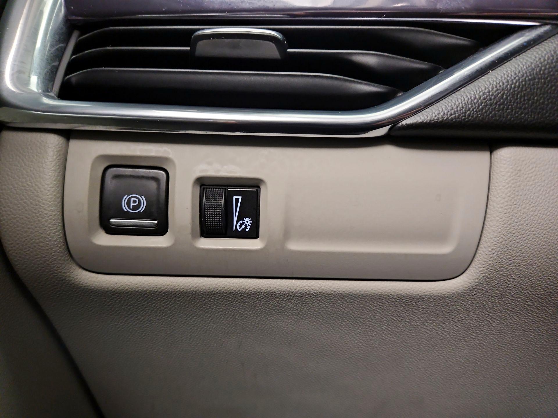 Thumbnail: 2021 Cadillac XT4 - 13