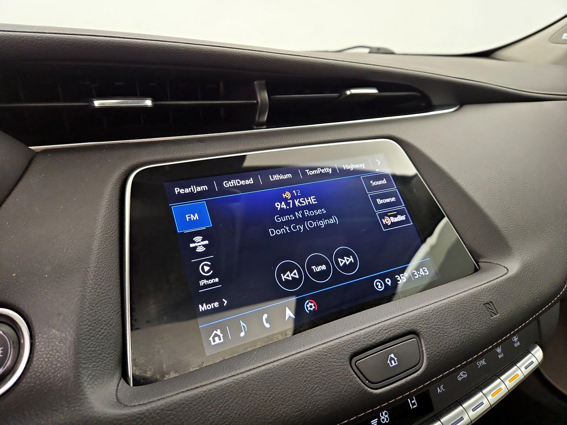 Thumbnail: 2021 Cadillac XT4 - 16