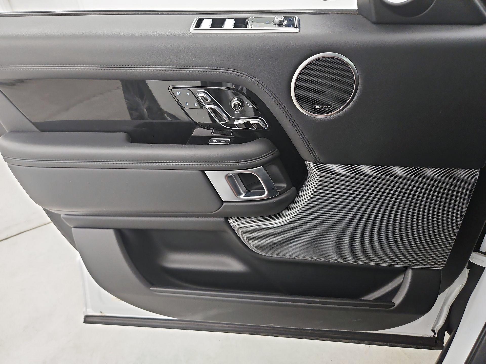 Thumbnail: 2020 Land Rover Range Rover - 12