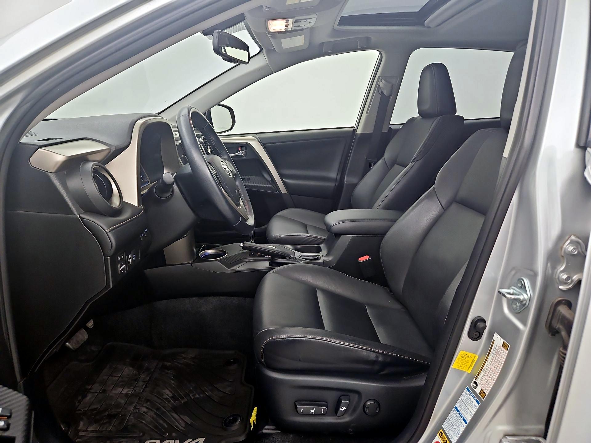 Thumbnail: 2015 Toyota RAV4 - 11