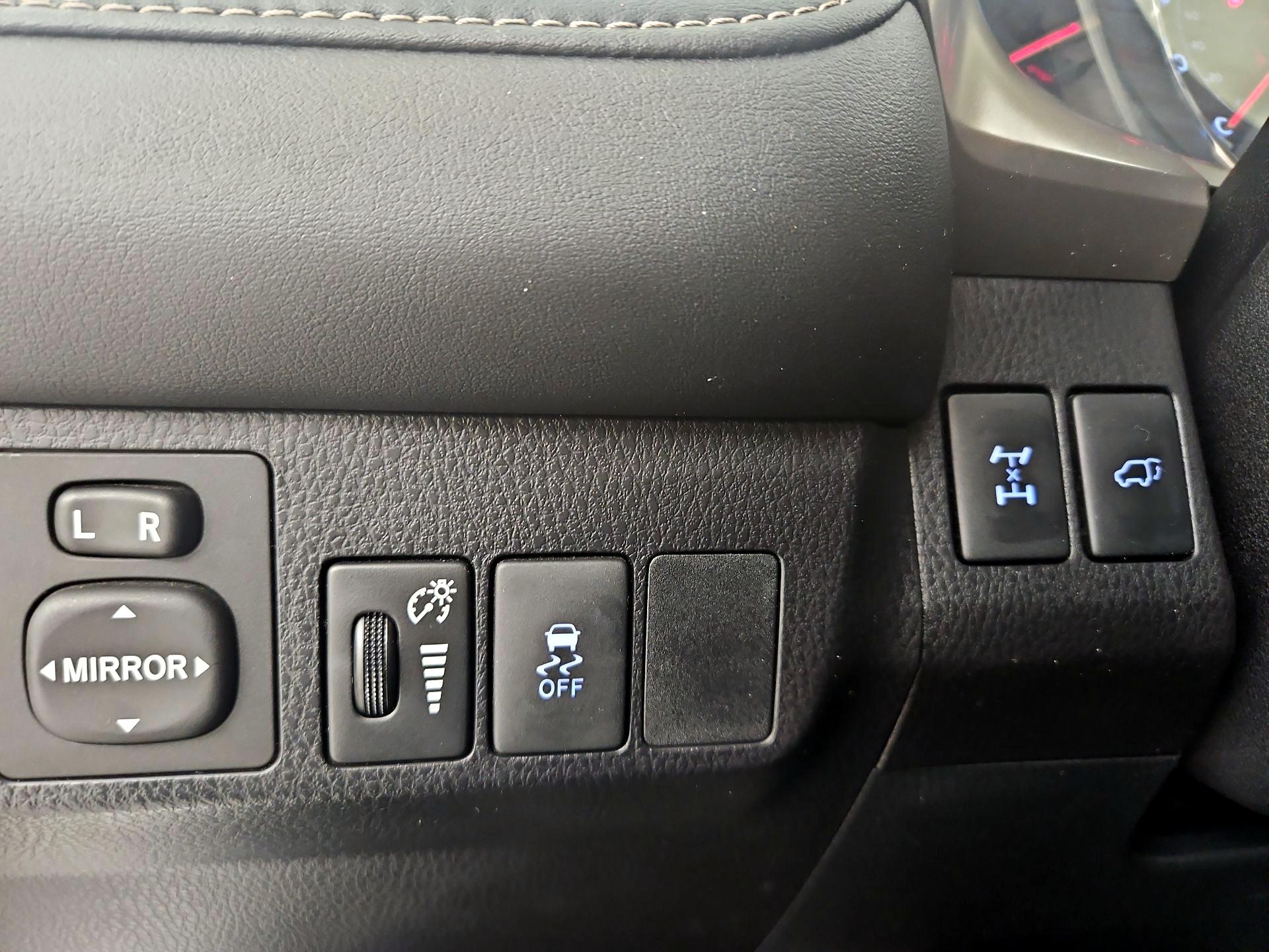 Thumbnail: 2015 Toyota RAV4 - 13