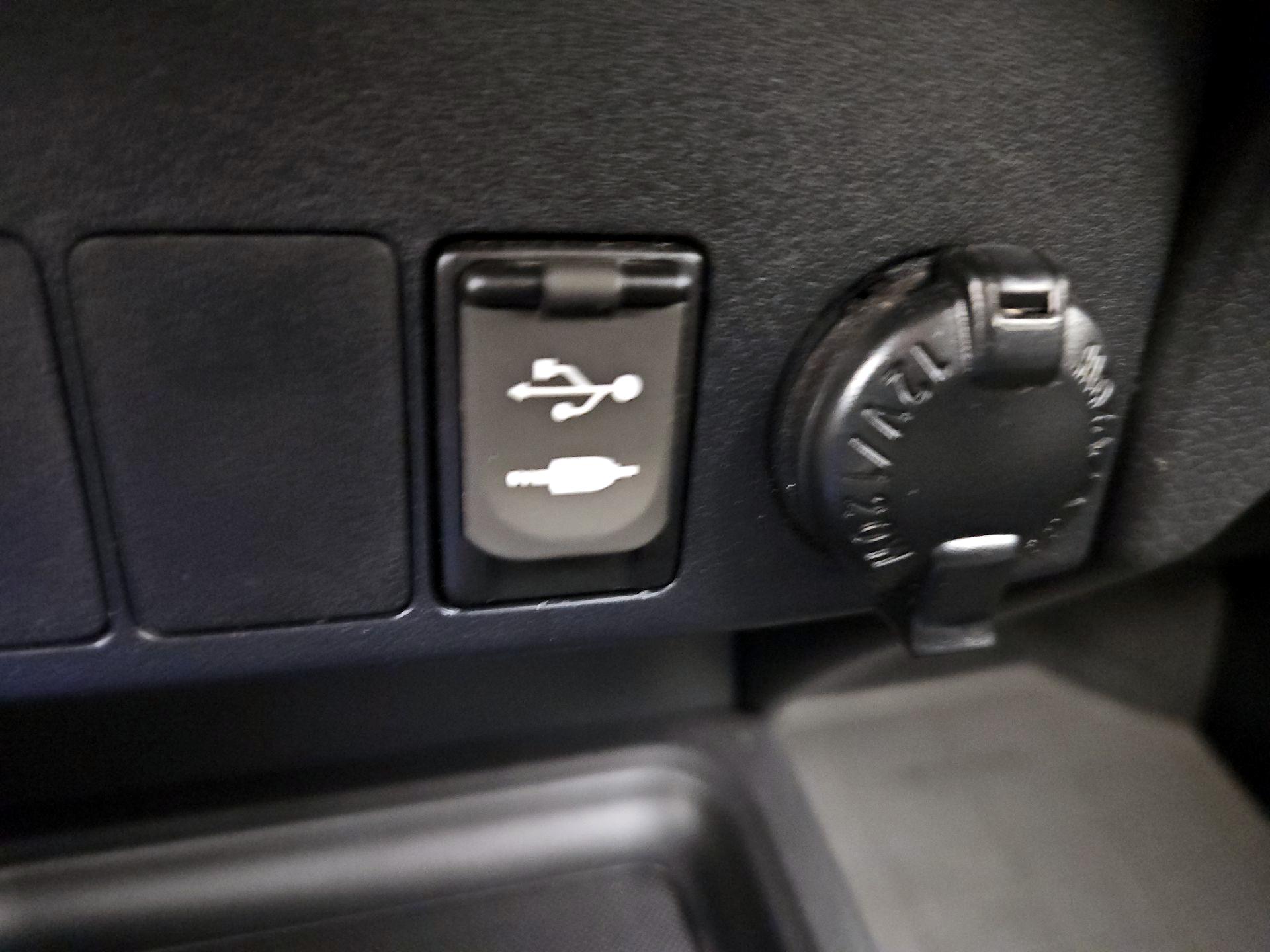 Thumbnail: 2015 Toyota RAV4 - 19