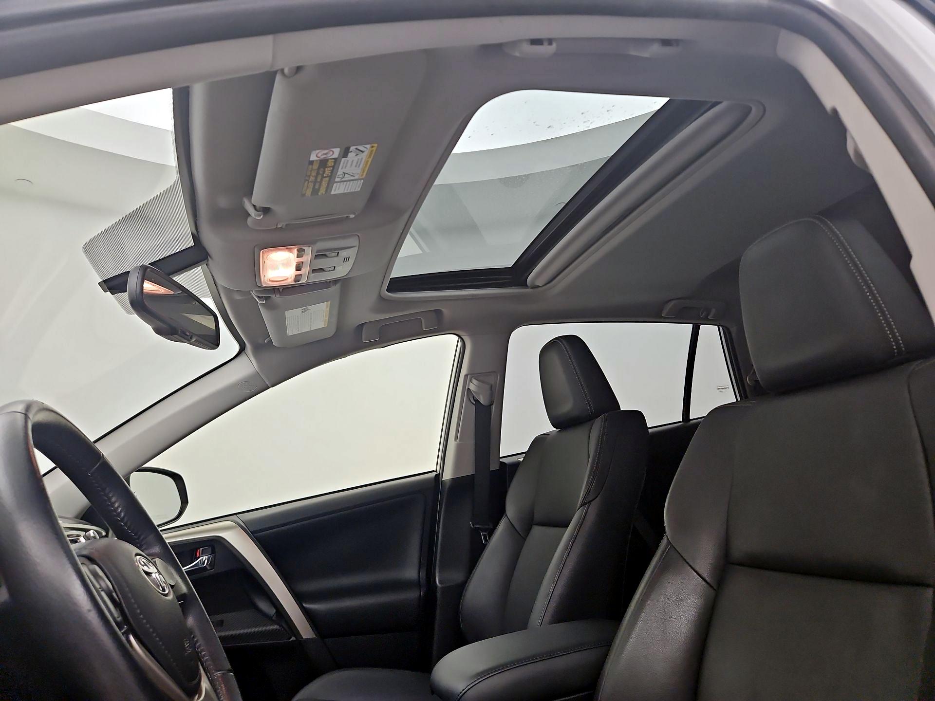 Thumbnail: 2015 Toyota RAV4 - 20