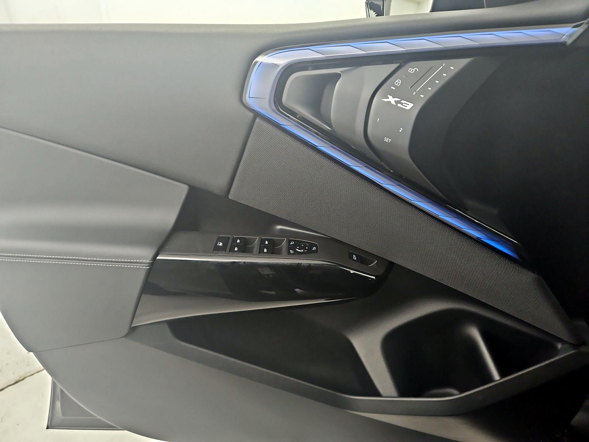 Thumbnail: 2025 BMW X3 - 12