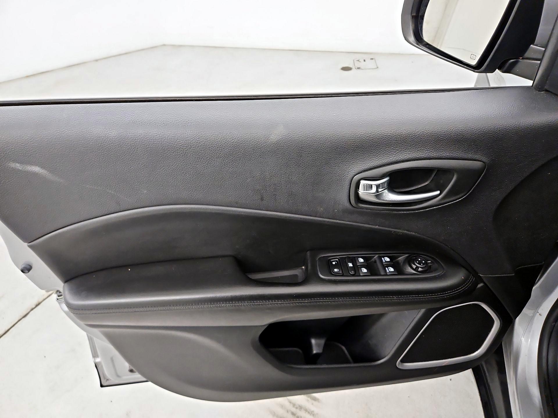 Thumbnail: 2018 Jeep Compass - 12