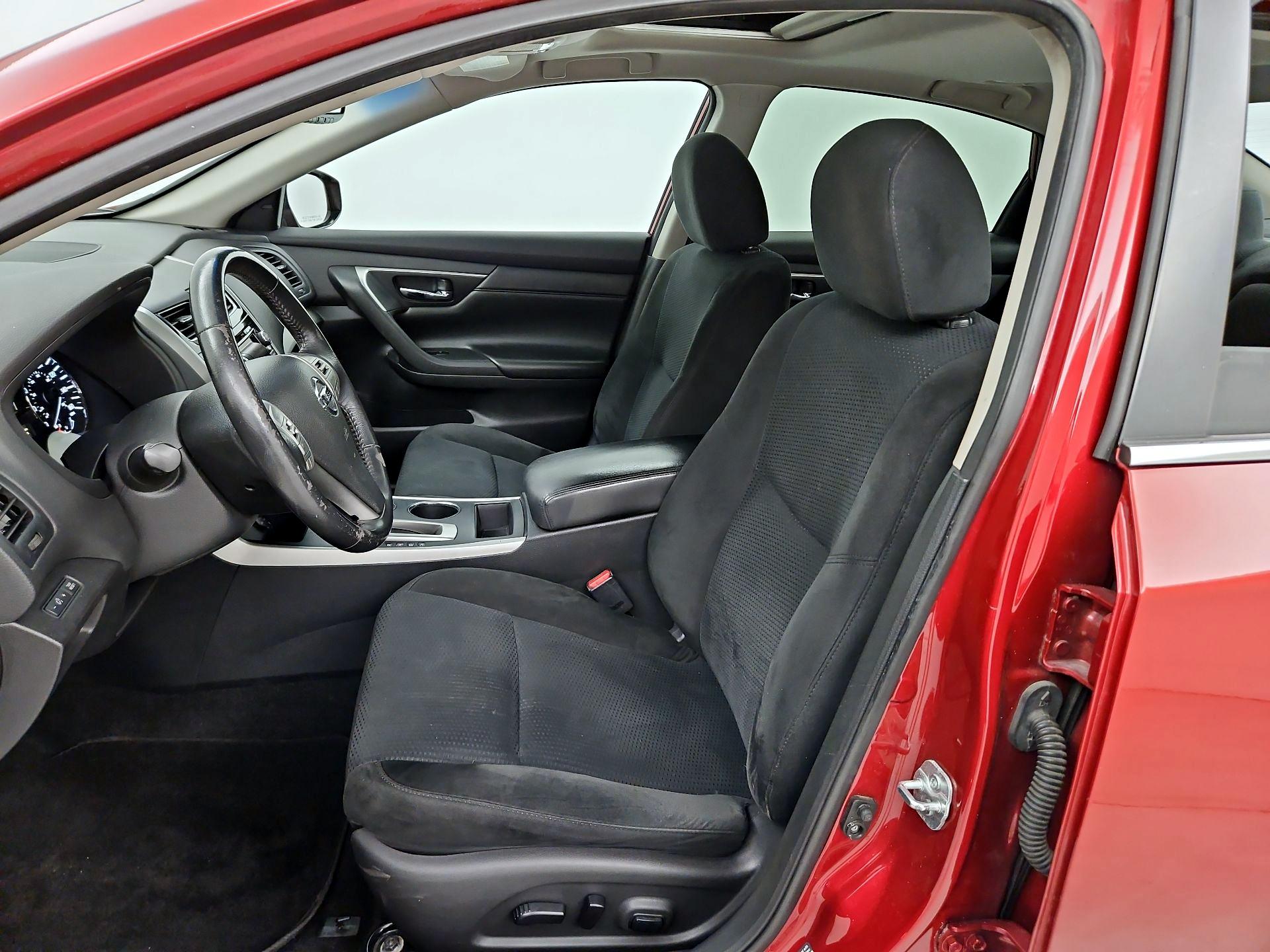 Thumbnail: 2015 Nissan Altima - 11