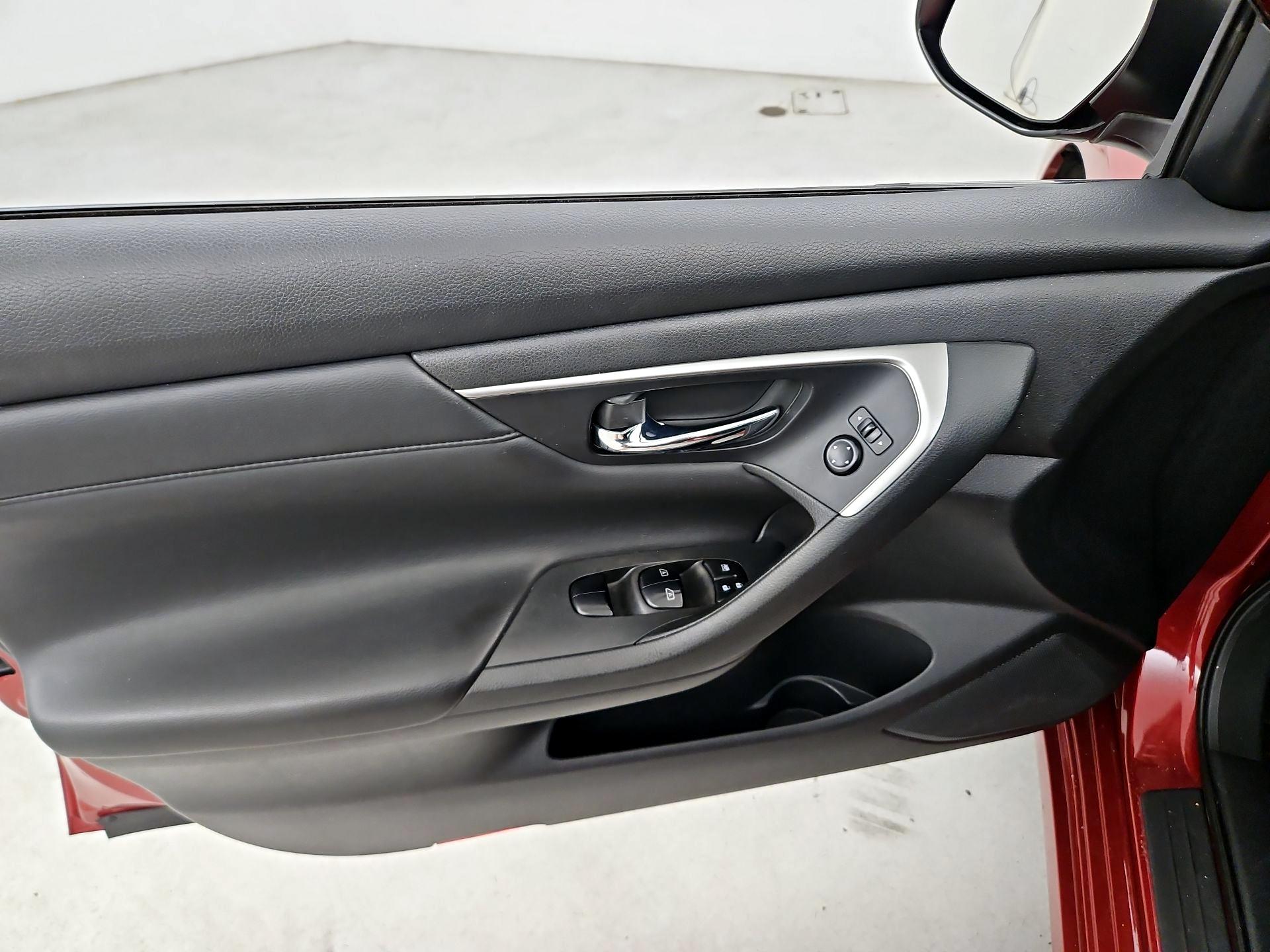 Thumbnail: 2015 Nissan Altima - 12