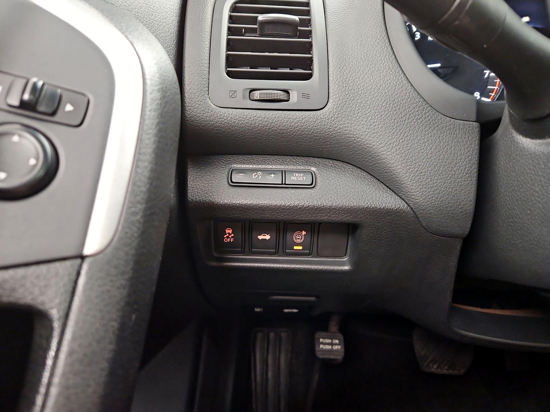 Thumbnail: 2015 Nissan Altima - 13