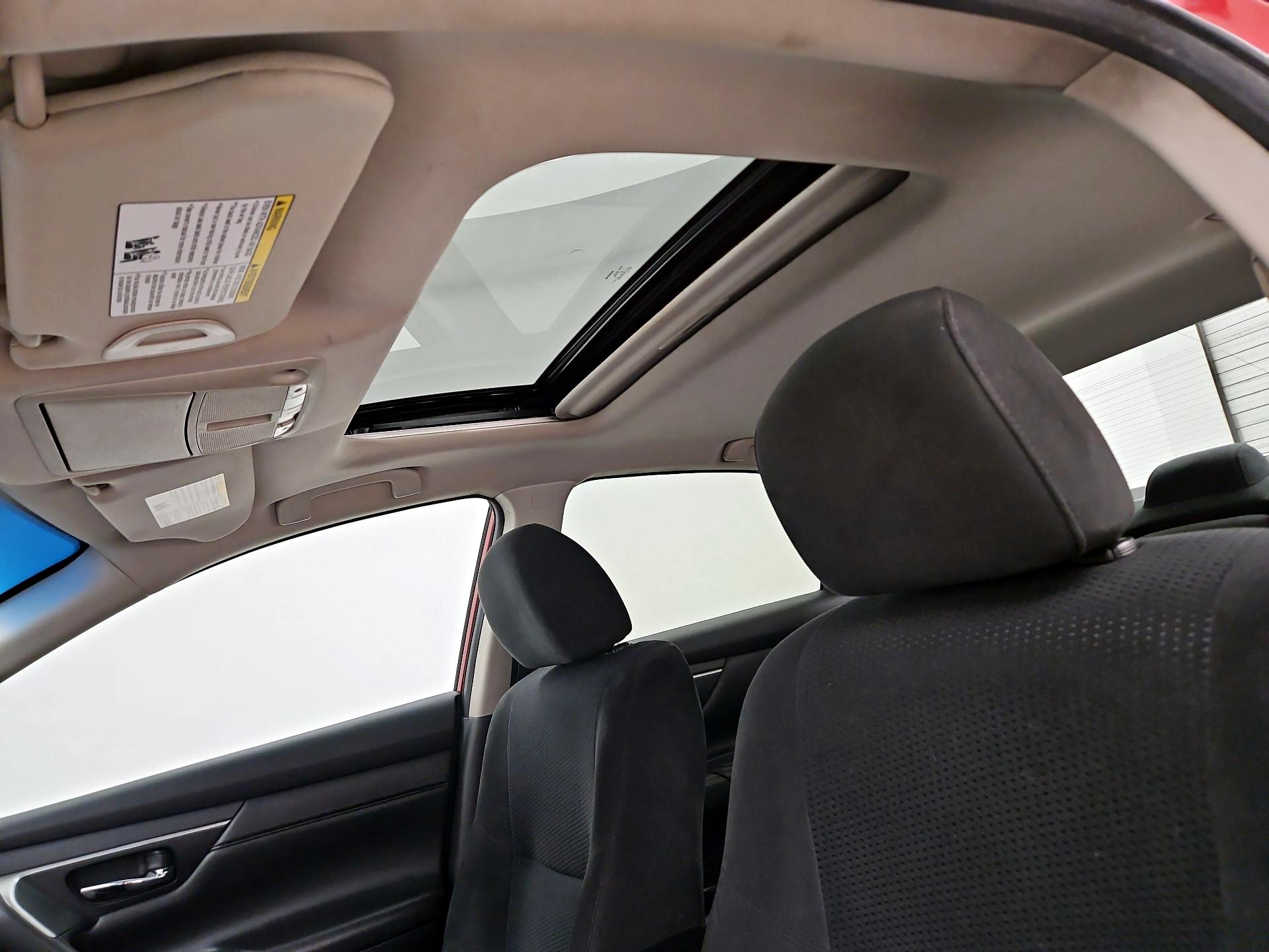 Thumbnail: 2015 Nissan Altima - 20