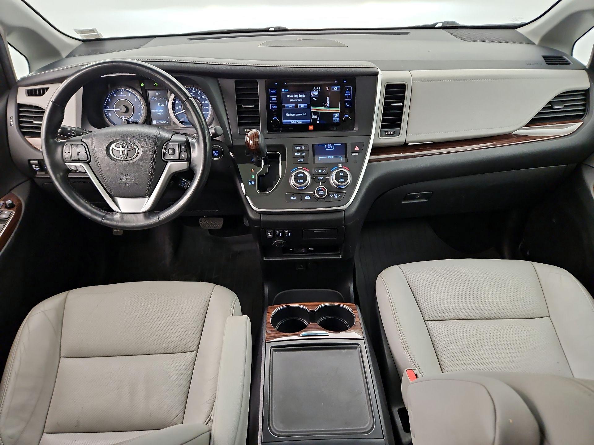 Thumbnail: 2017 Toyota Sienna - 9