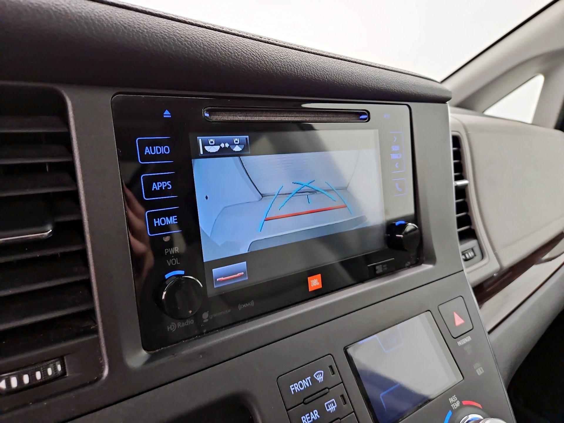 Thumbnail: 2017 Toyota Sienna - 15