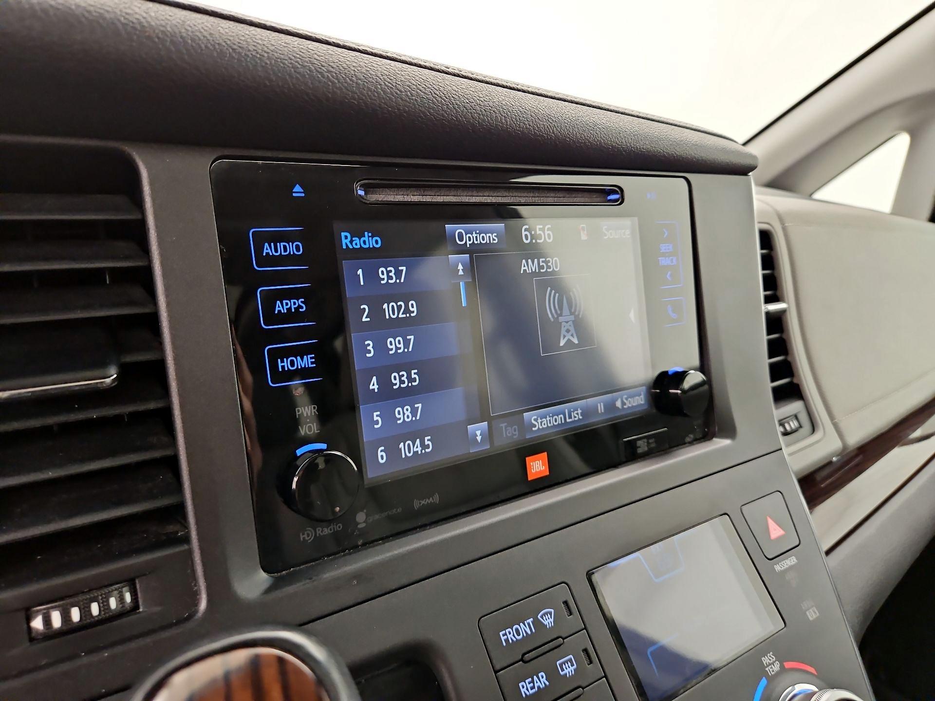 Thumbnail: 2017 Toyota Sienna - 16