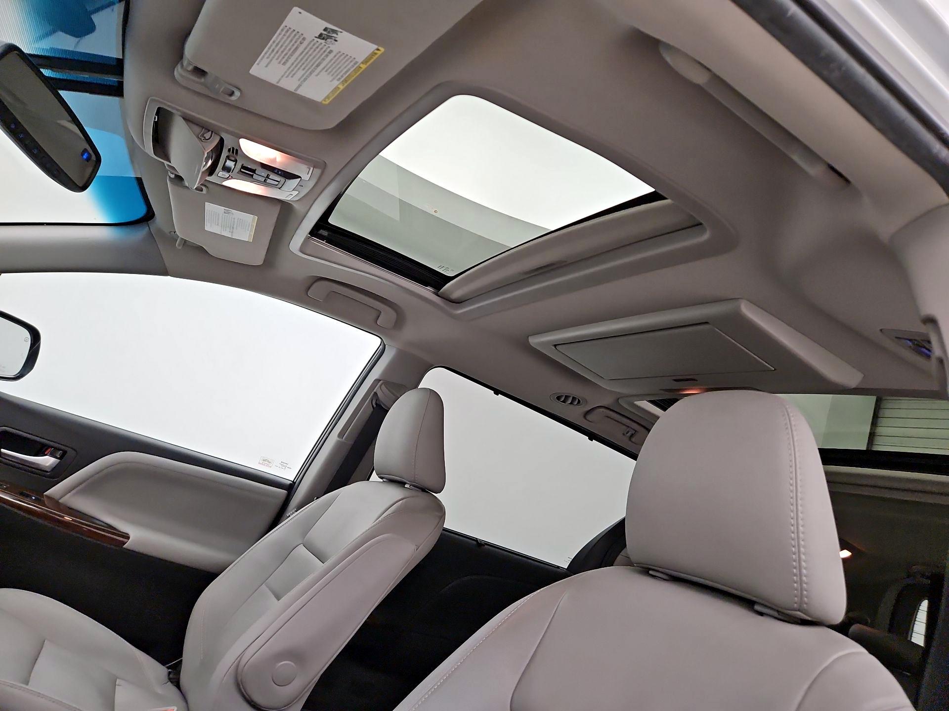 Thumbnail: 2017 Toyota Sienna - 20