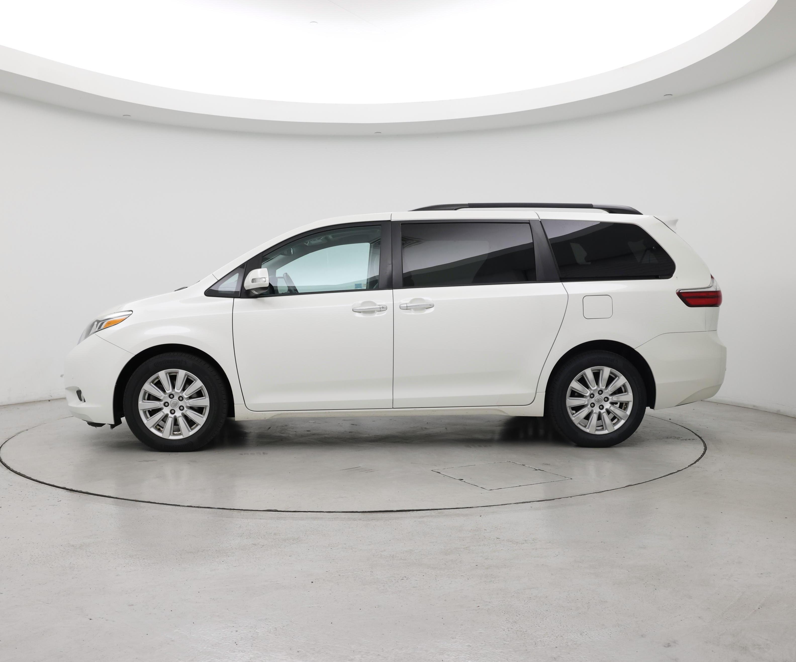 Thumbnail: 2017 Toyota Sienna - 3