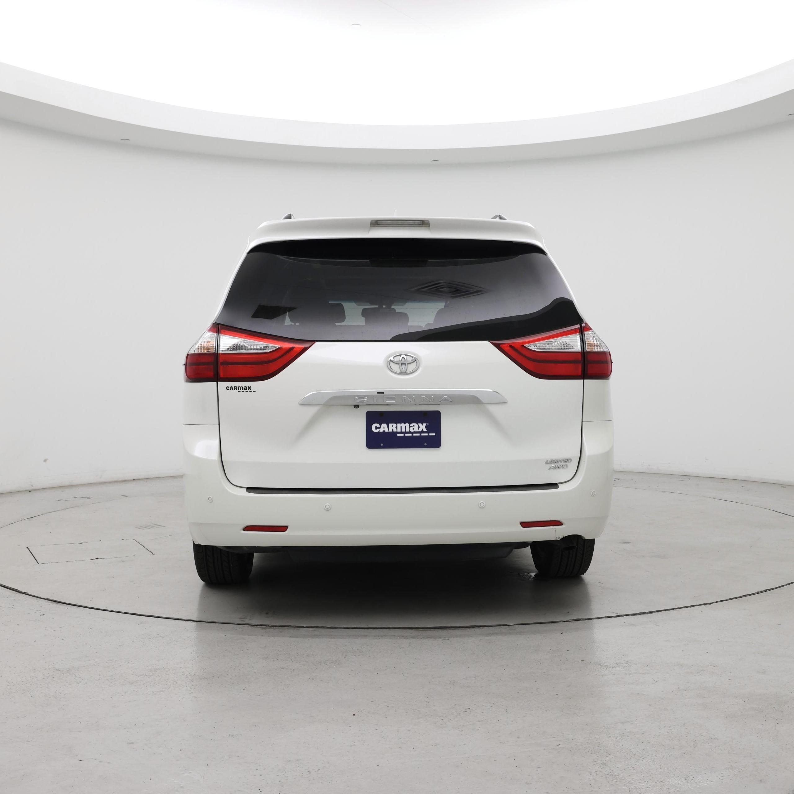 Thumbnail: 2017 Toyota Sienna - 6